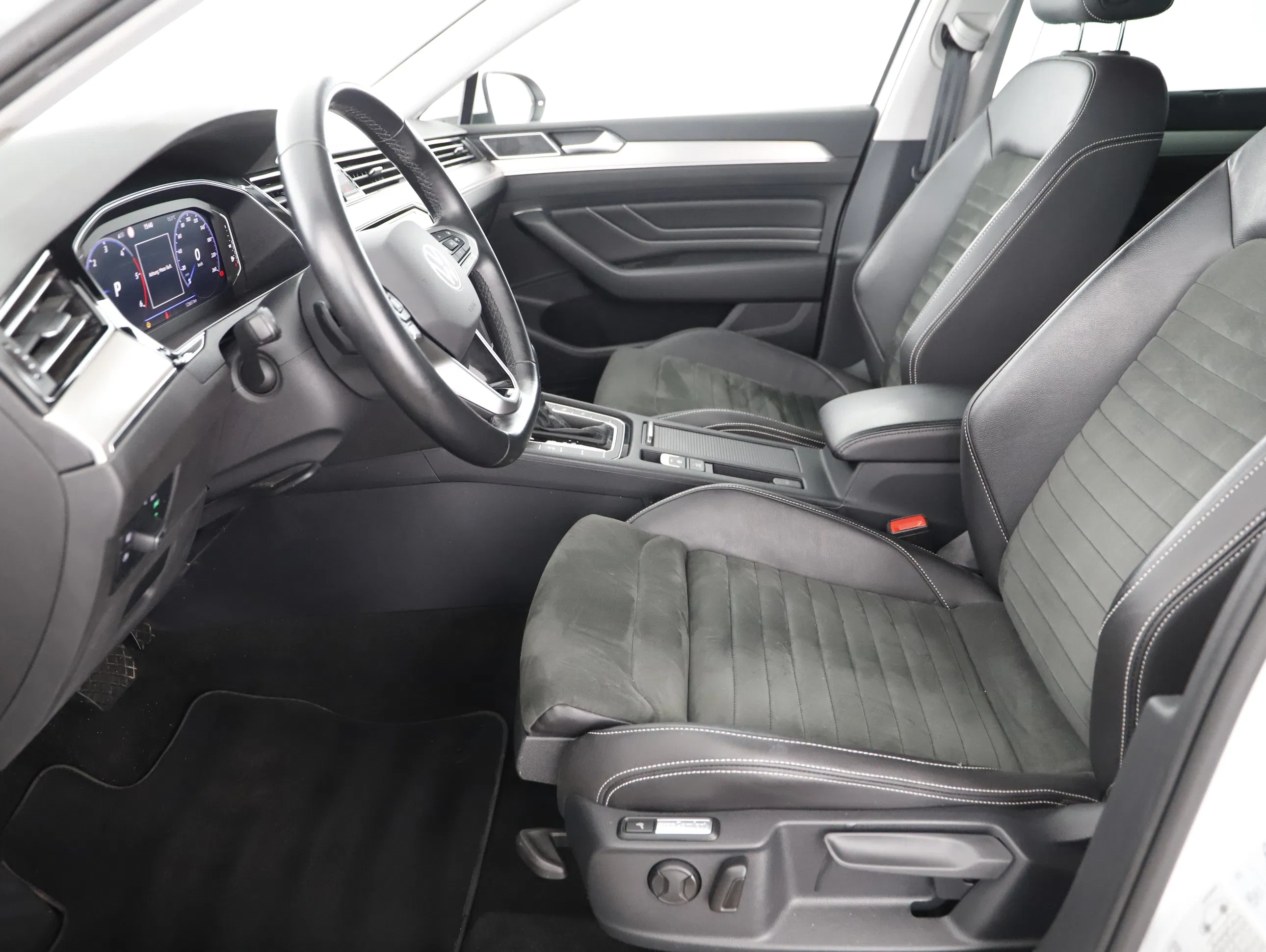 VW Passat Variant 2.0 TDI BMT Elegance | Bild 1 von 24
