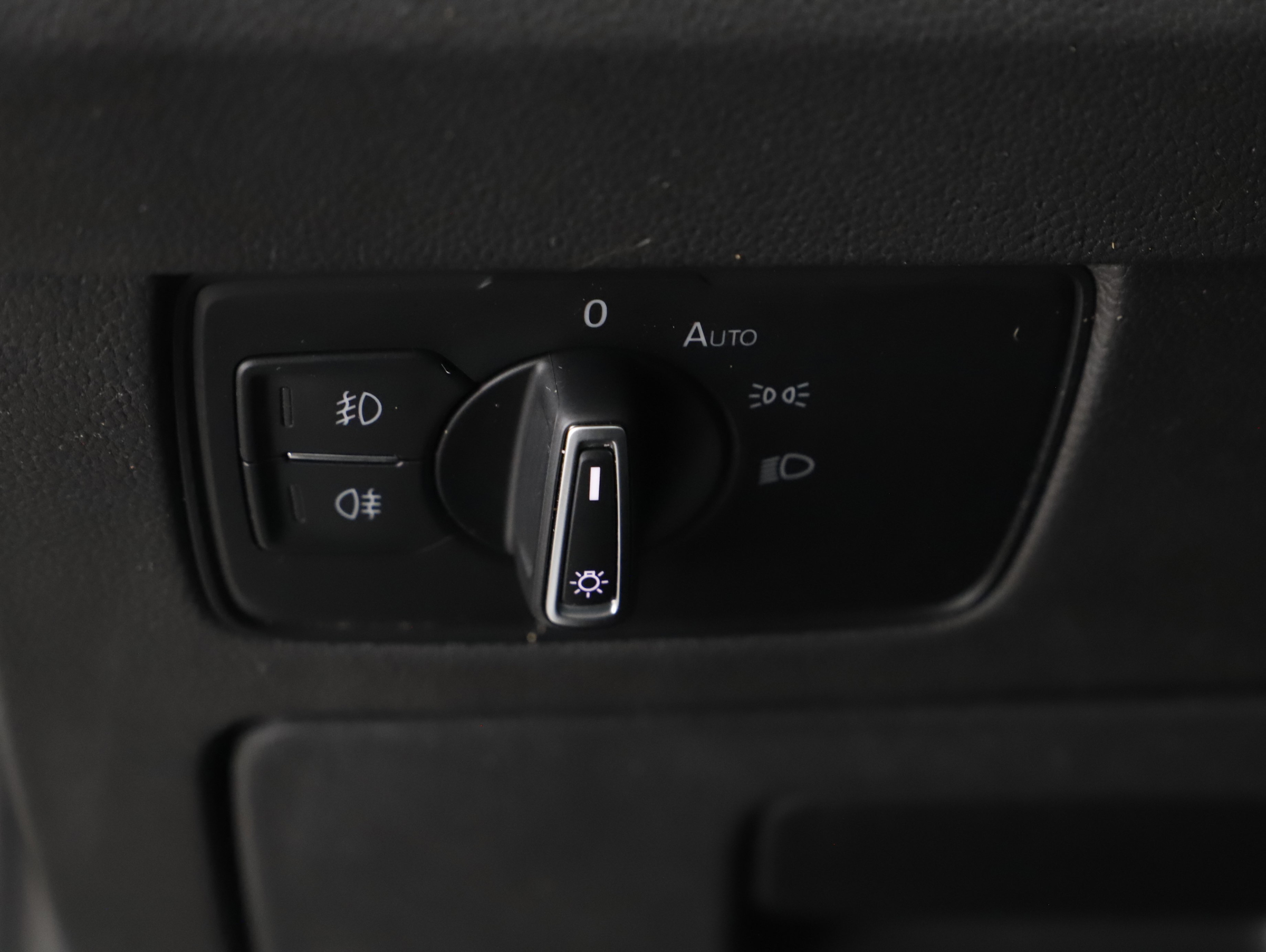 VW Passat Variant 2.0 TDI BMT Elegance | Bild 13 von 24