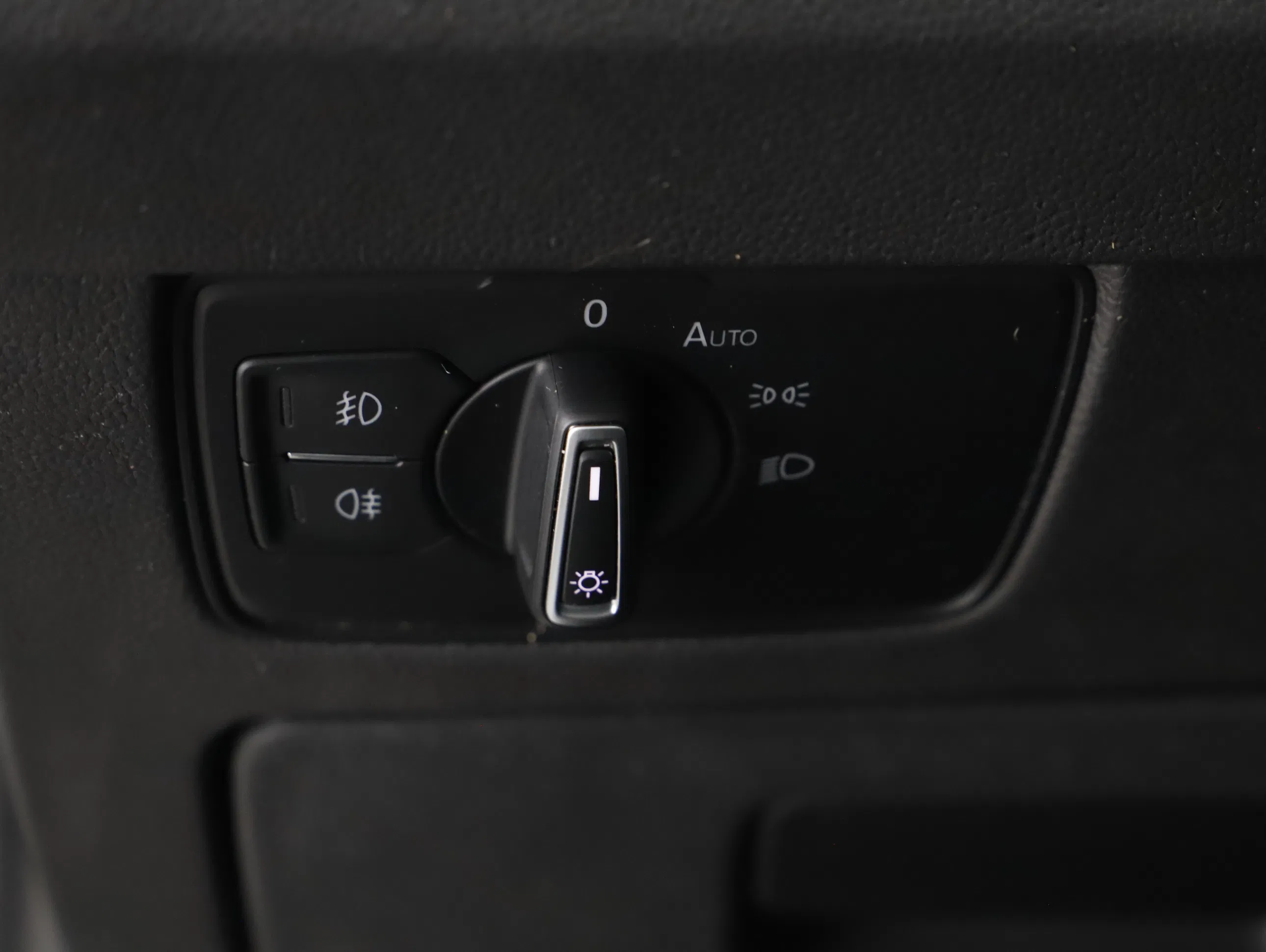 VW Passat Variant 2.0 TDI BMT Elegance | Bild 13 von 24