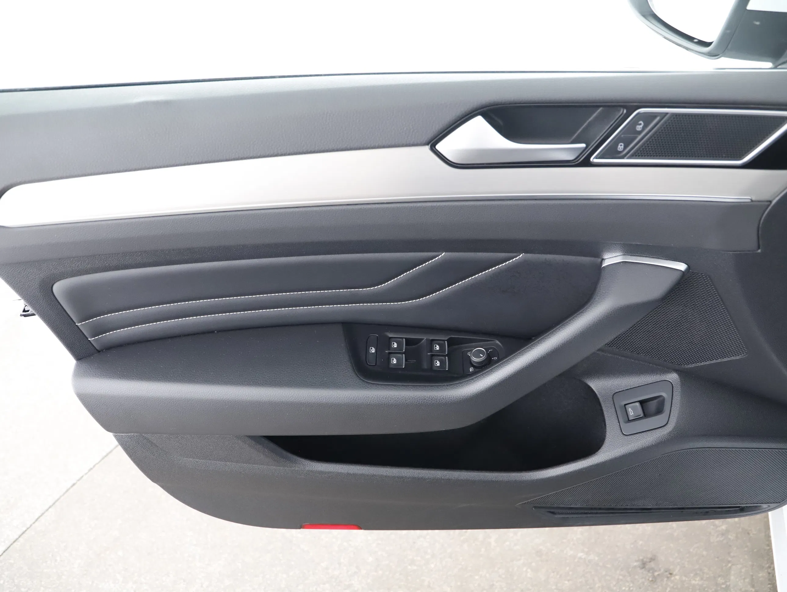 VW Passat Variant 2.0 TDI BMT Elegance | Bild 14 von 24