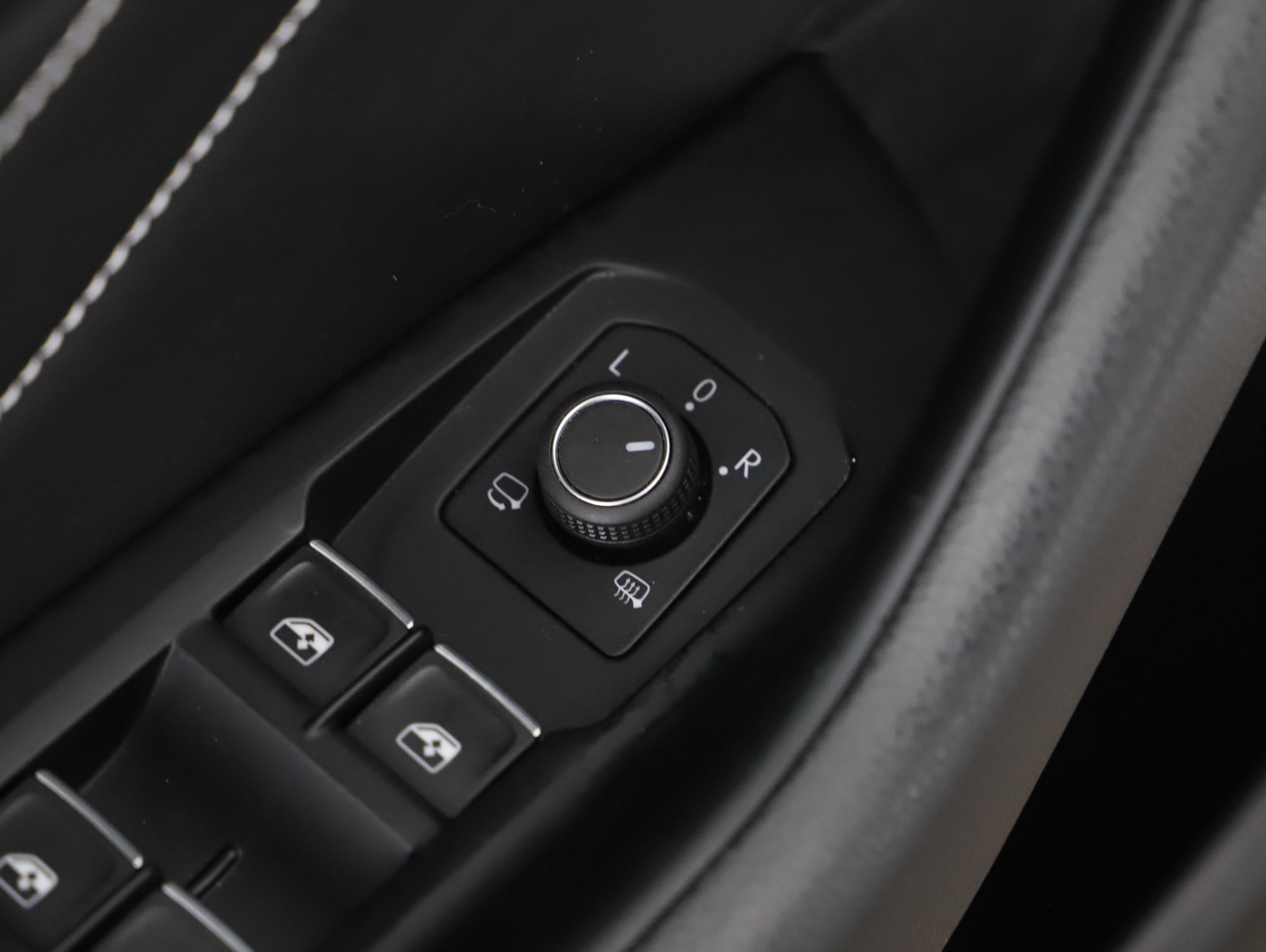 VW Passat Variant 2.0 TDI BMT Elegance | Bild 15 von 24