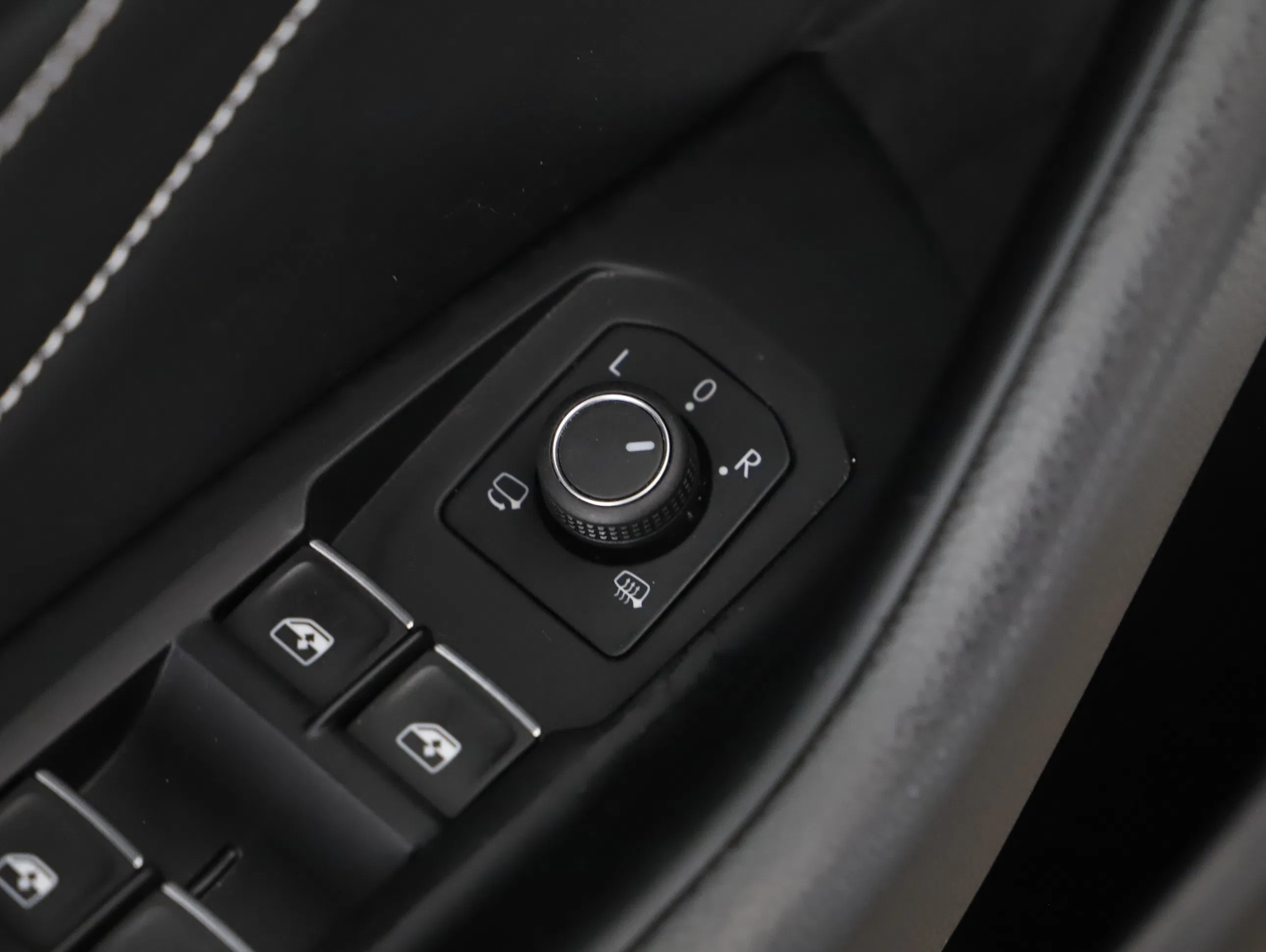 VW Passat Variant 2.0 TDI BMT Elegance | Bild 15 von 24