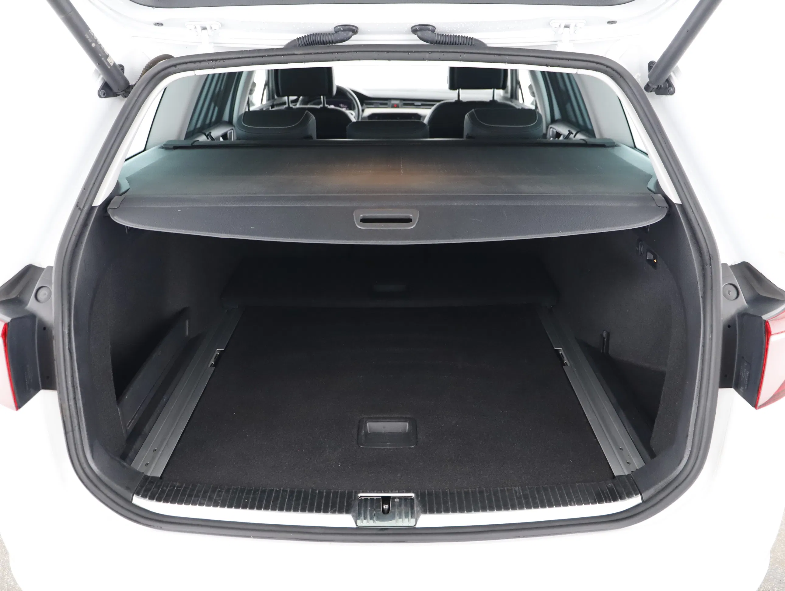 VW Passat Variant 2.0 TDI BMT Elegance | Bild 16 von 24
