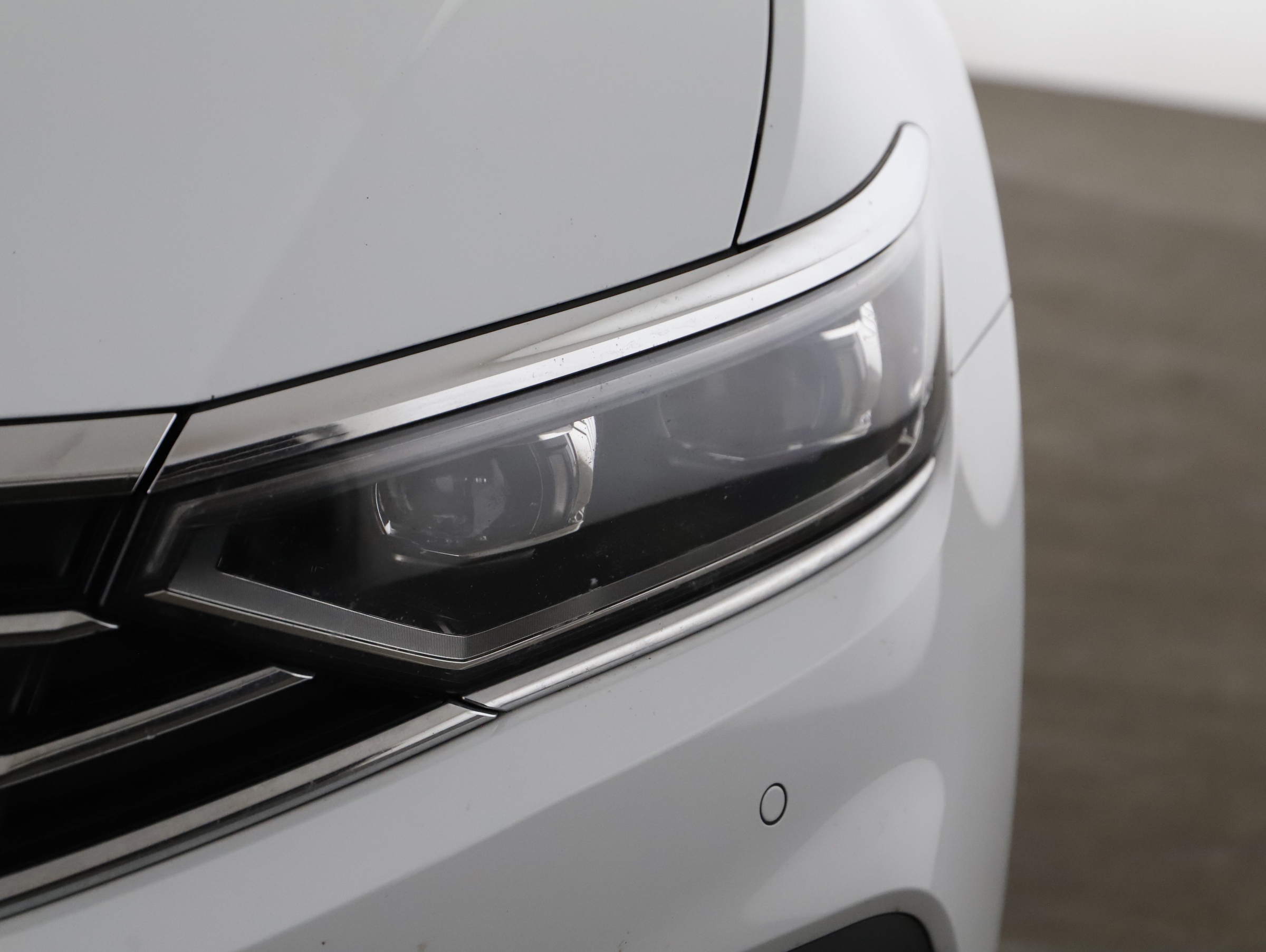 VW Passat Variant 2.0 TDI BMT Elegance | Bild 22 von 24