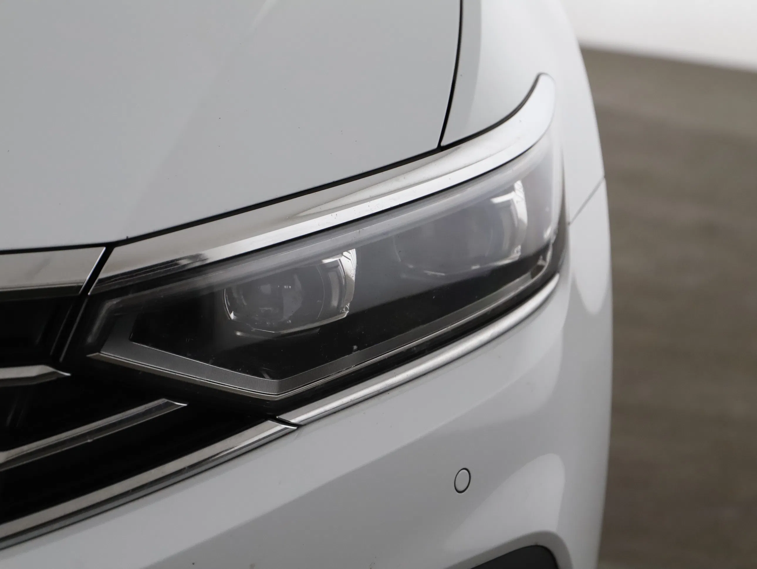 VW Passat Variant 2.0 TDI BMT Elegance | Bild 22 von 24