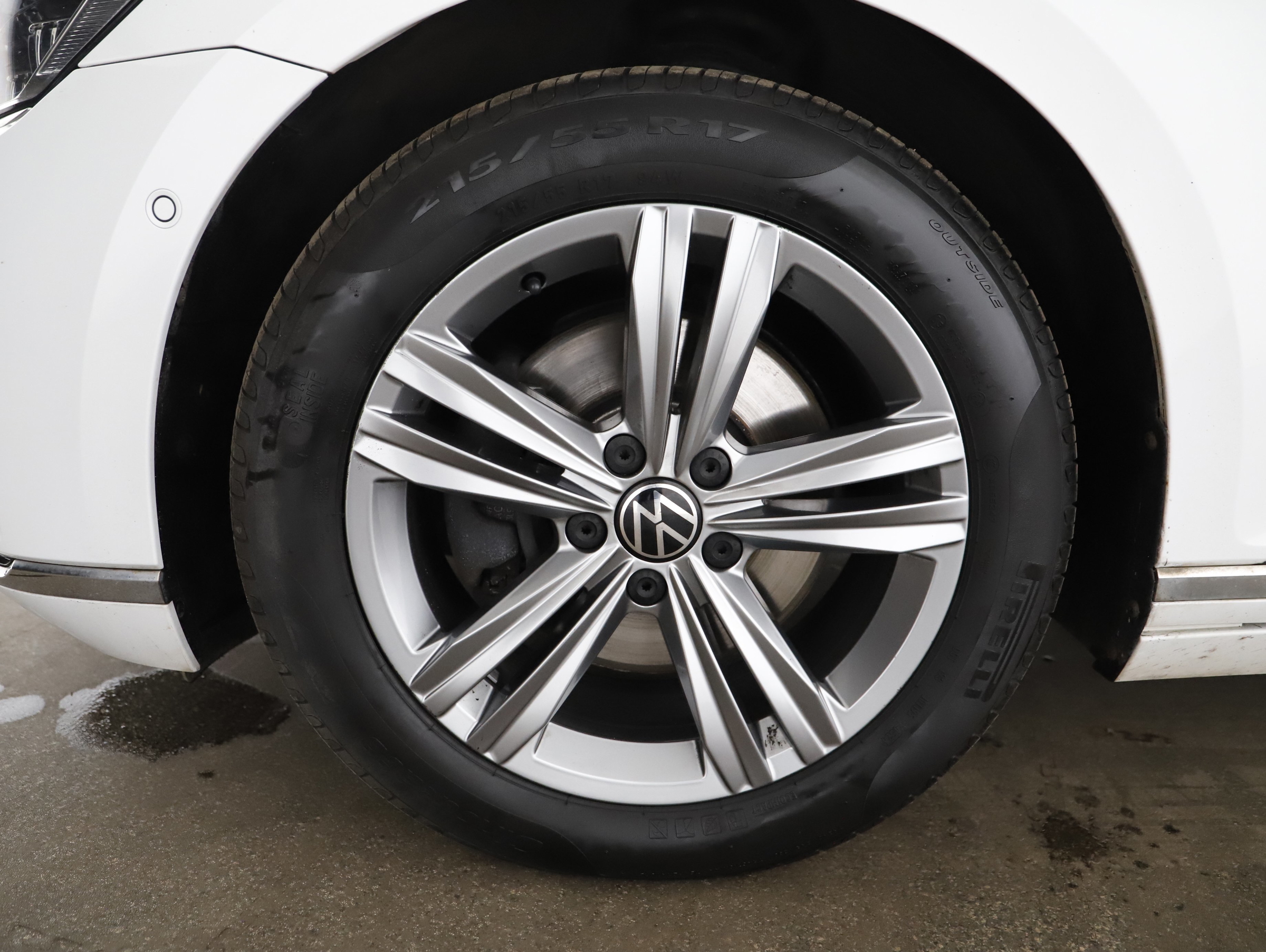 VW Passat Variant 2.0 TDI BMT Elegance | Bild 23 von 24