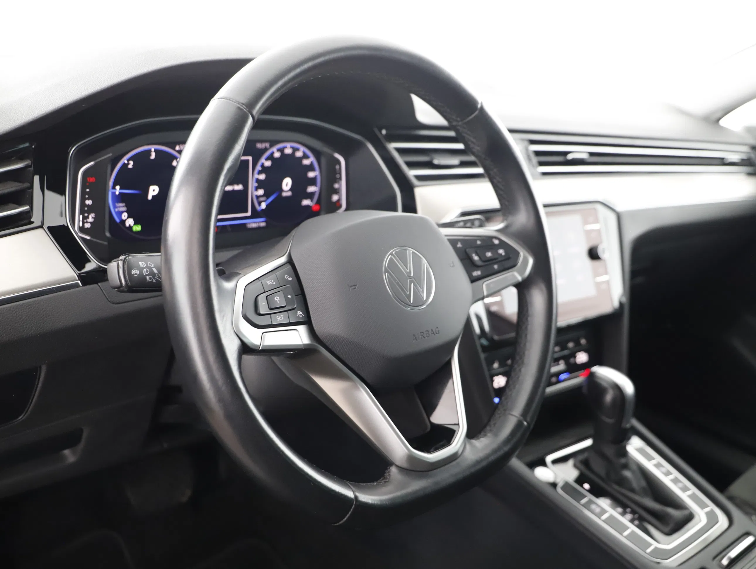 VW Passat Variant 2.0 TDI BMT Elegance | Bild 4 von 24
