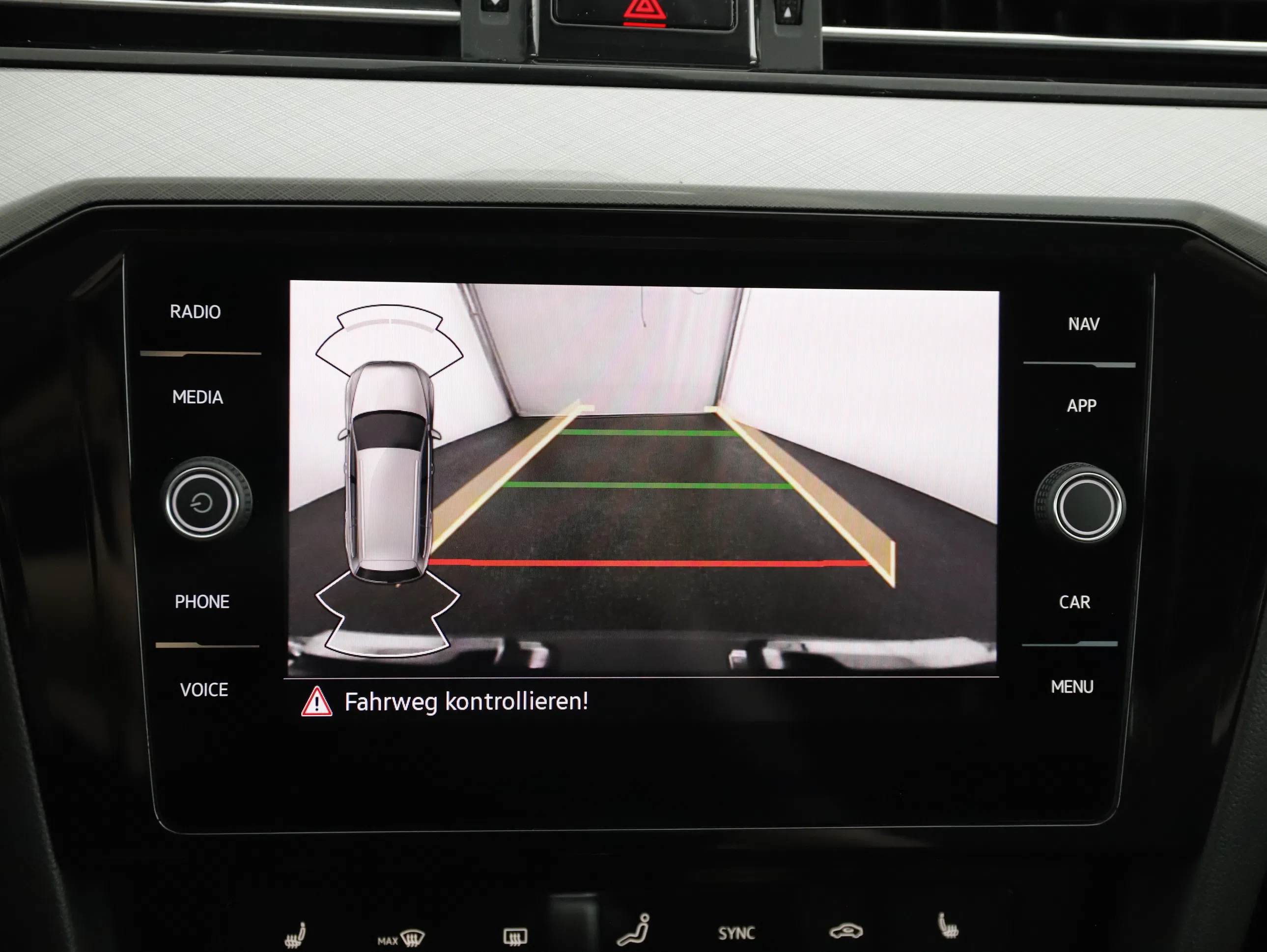 VW Passat Variant Business TDI SCR DSG | Bild 16 von 24