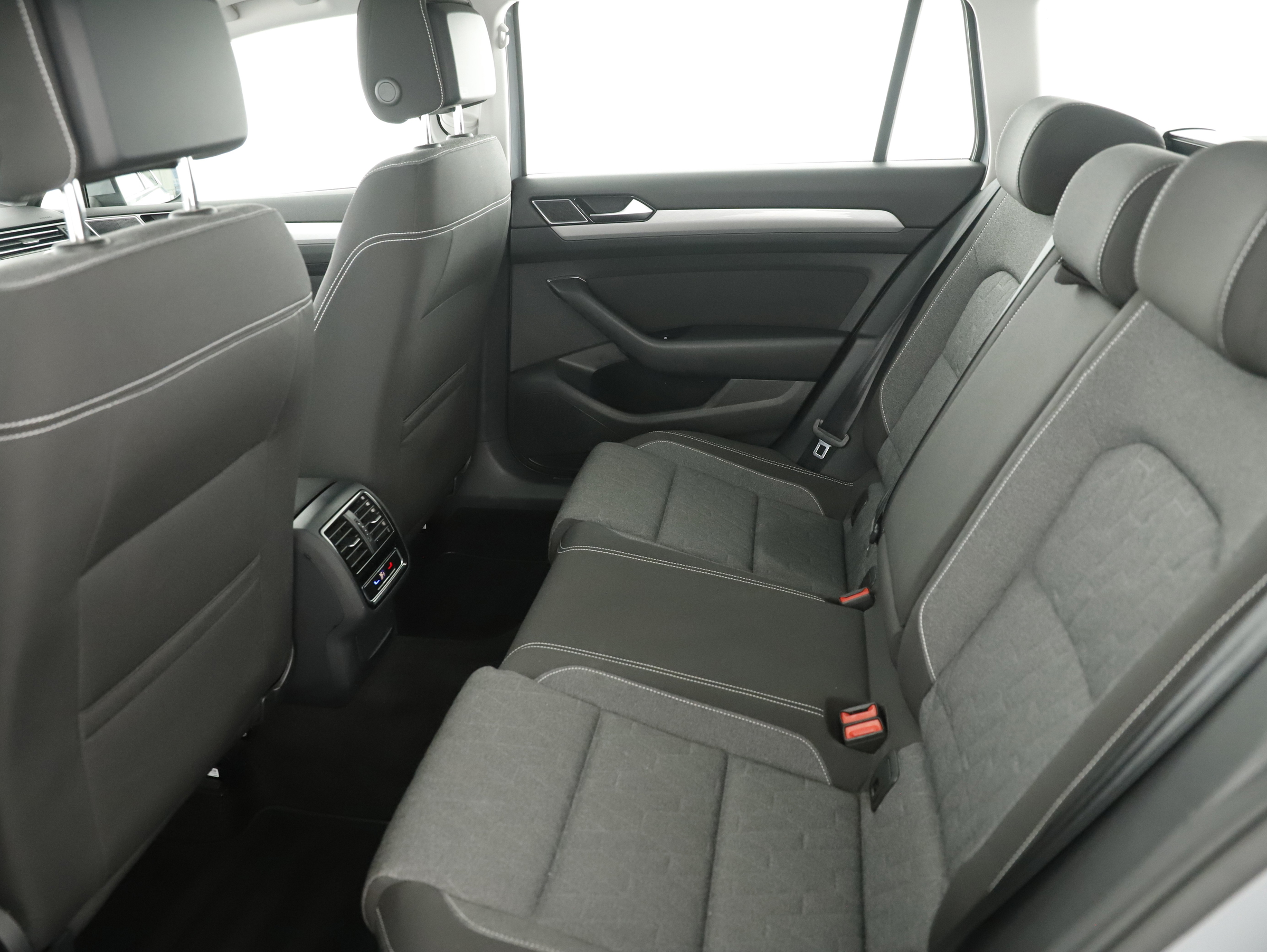 VW Passat Variant Business TDI SCR DSG | Bild 19 von 24