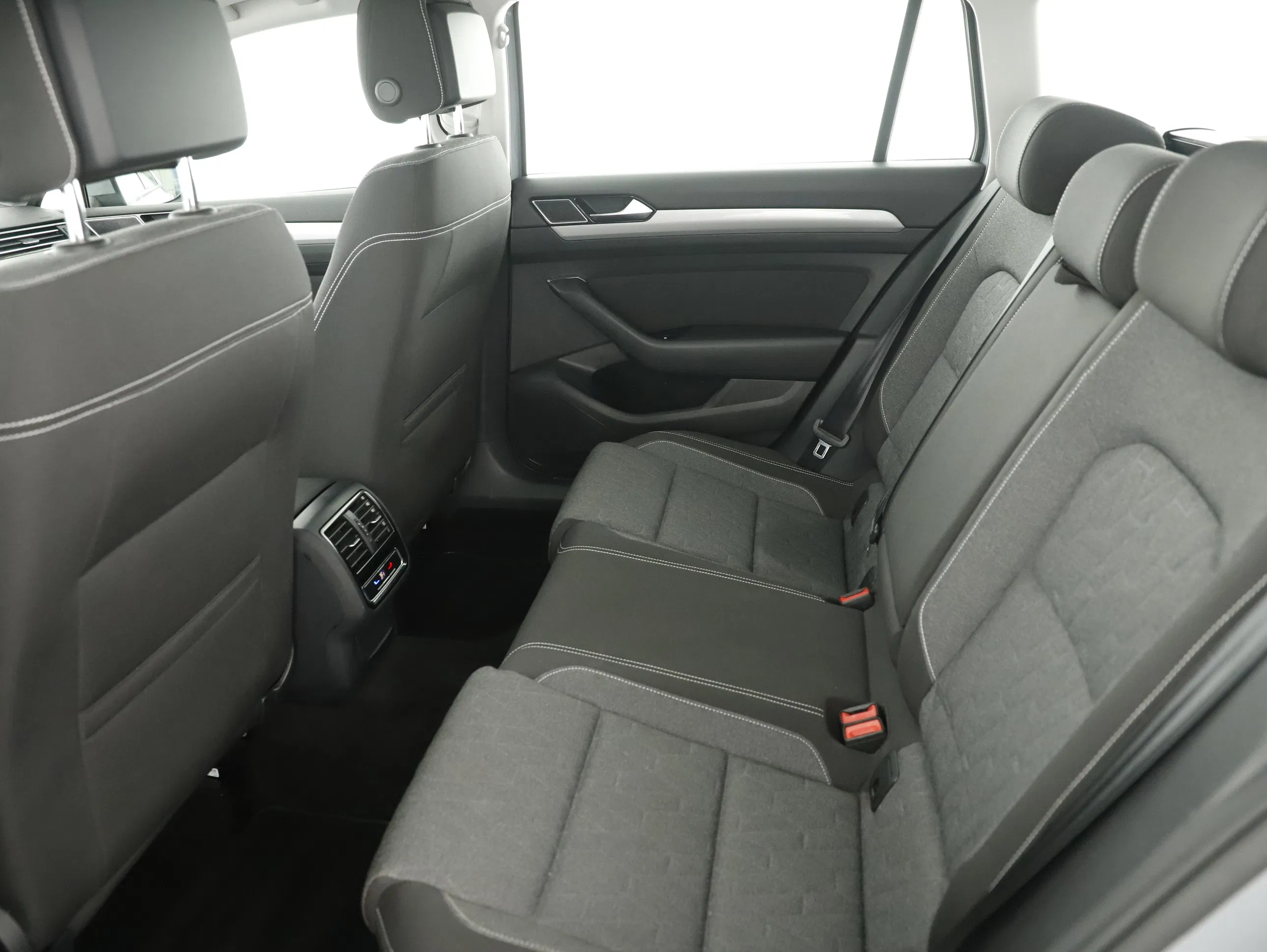 VW Passat Variant Business TDI SCR DSG | Bild 19 von 24