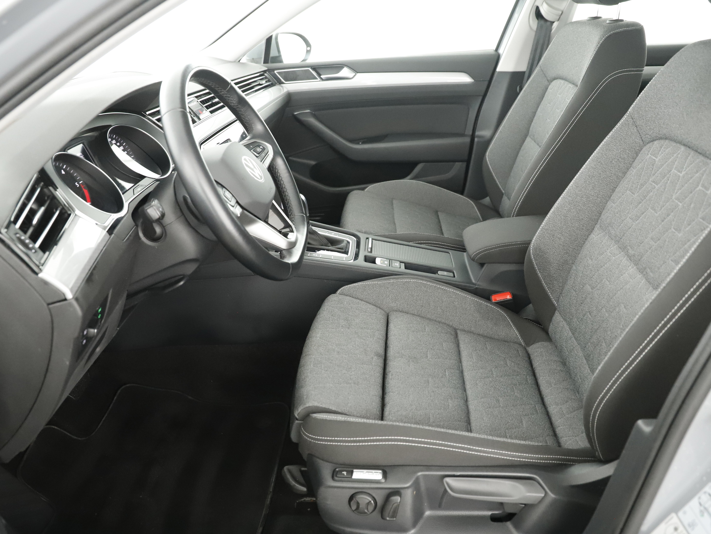 VW Passat Variant Business TDI SCR DSG | Bild 8 von 24