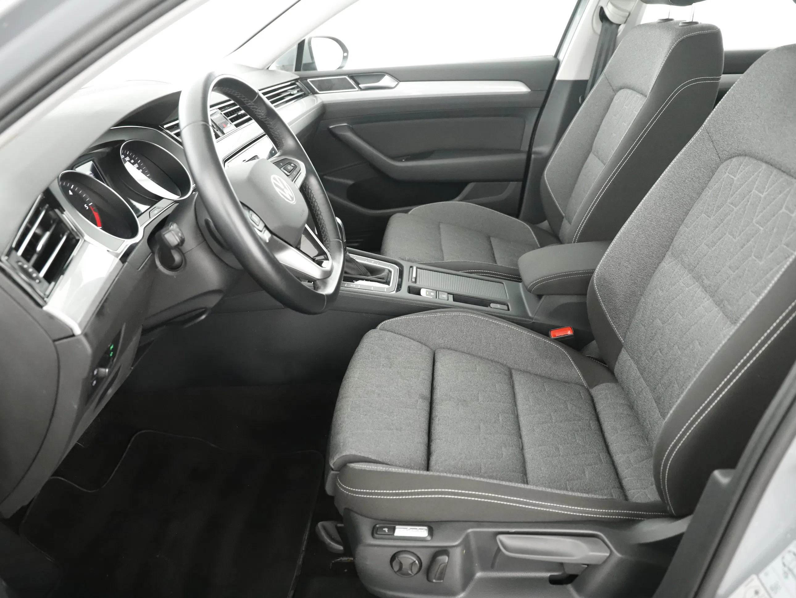 VW Passat Variant Business TDI SCR DSG | Bild 8 von 24