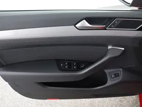 VW Passat Variant 2.0 TDI BMT Business | Thumbnail 11 von 30