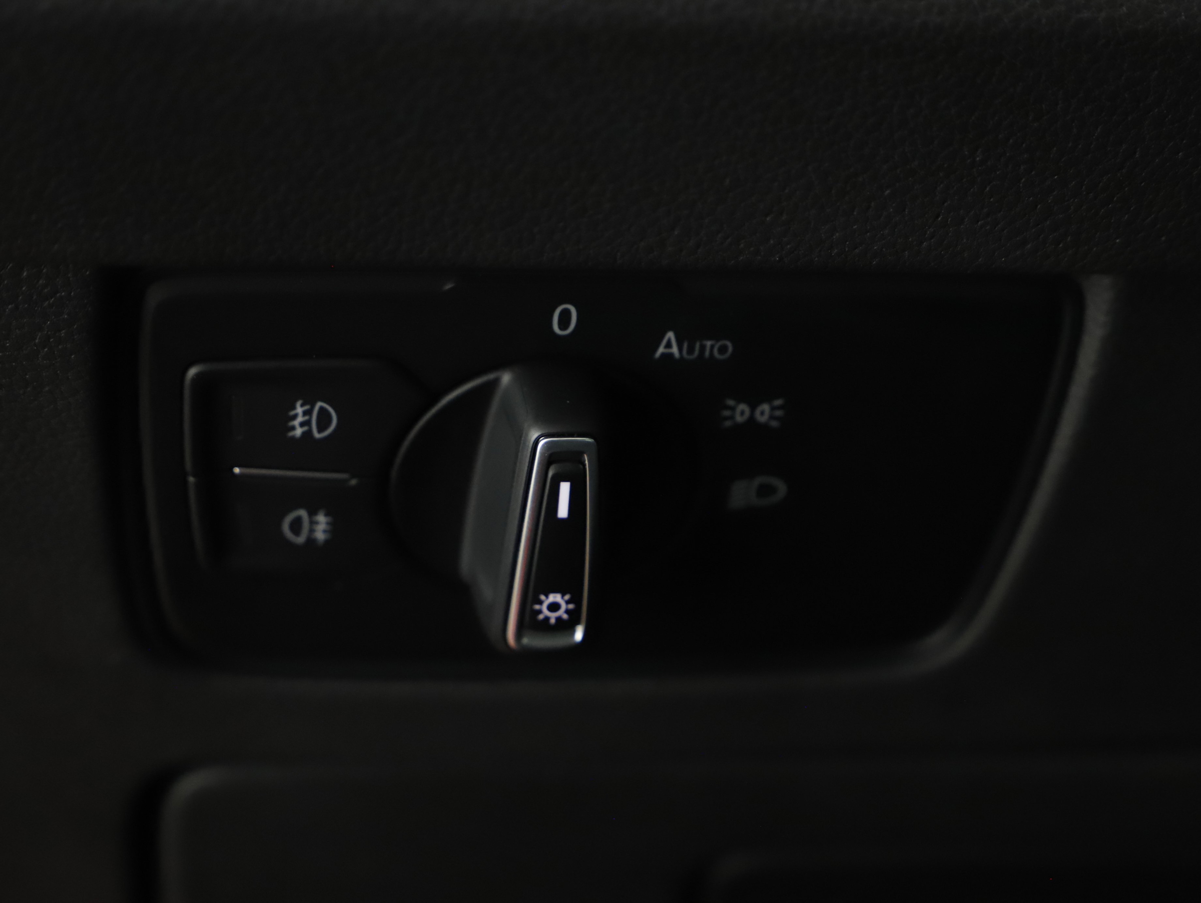 VW Passat Variant 2.0 TDI BMT Business | Bild 13 von 30