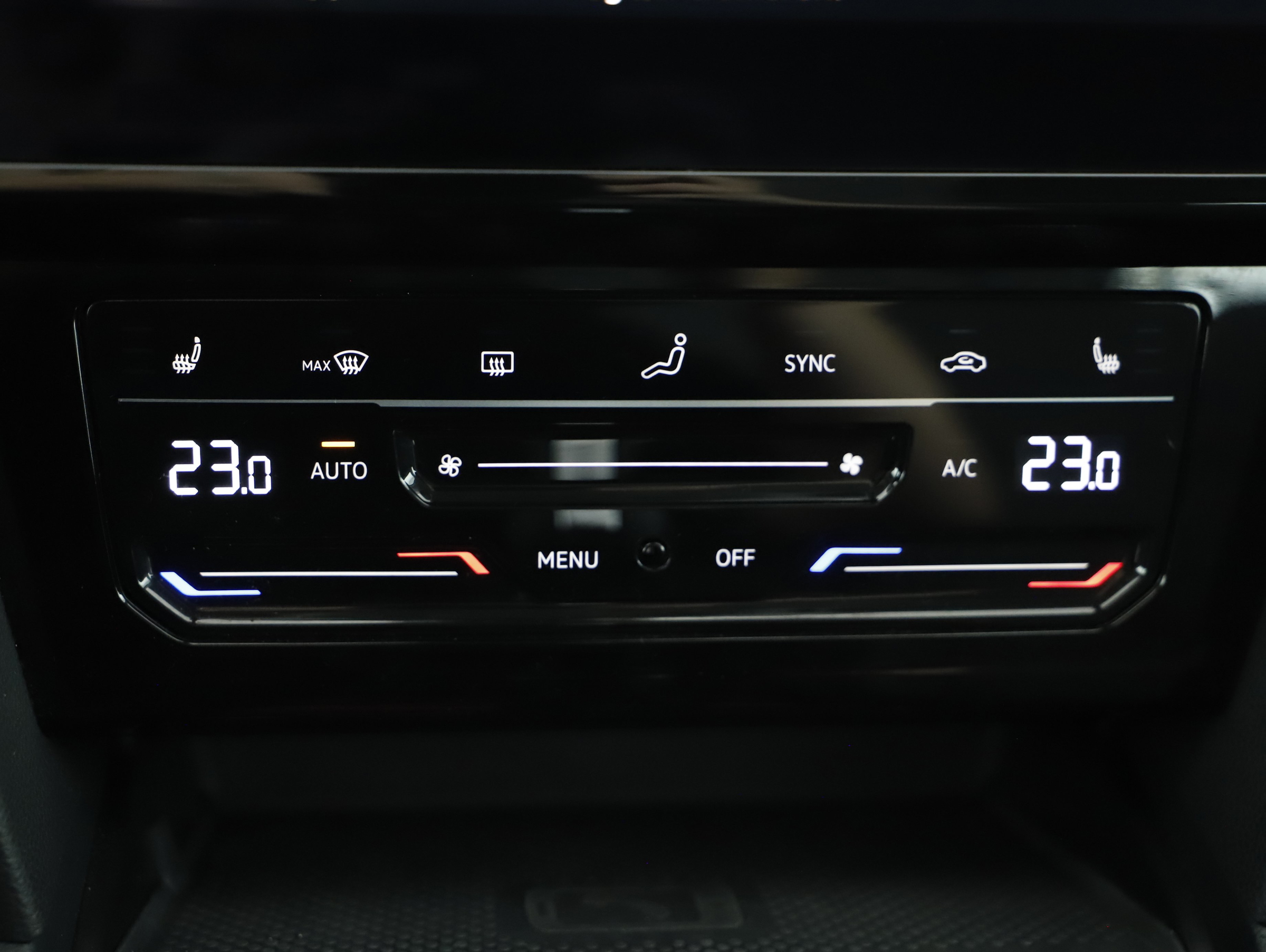 VW Passat Variant 2.0 TDI BMT Business | Bild 23 von 30