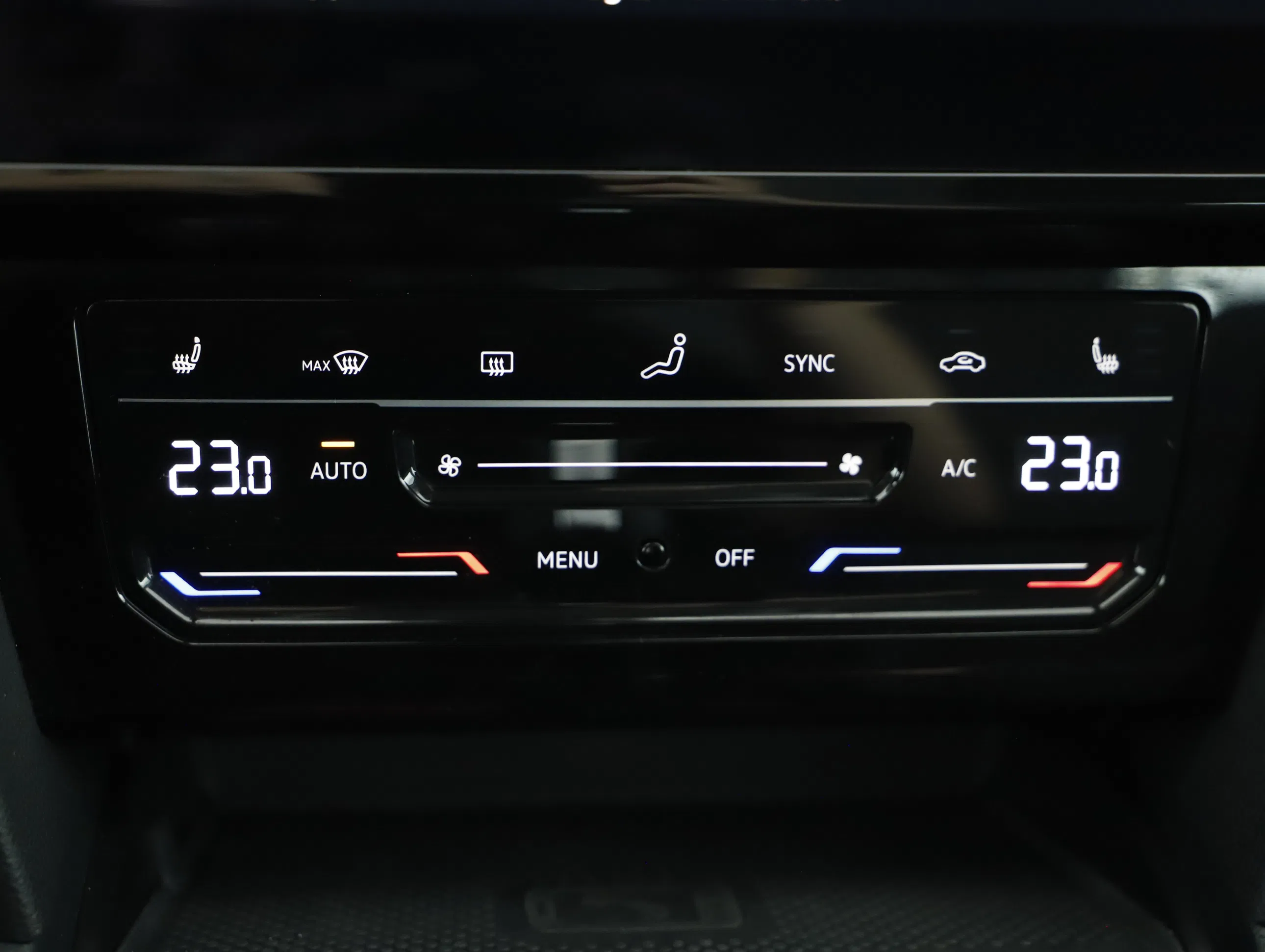 VW Passat Variant 2.0 TDI BMT Business | Bild 23 von 30