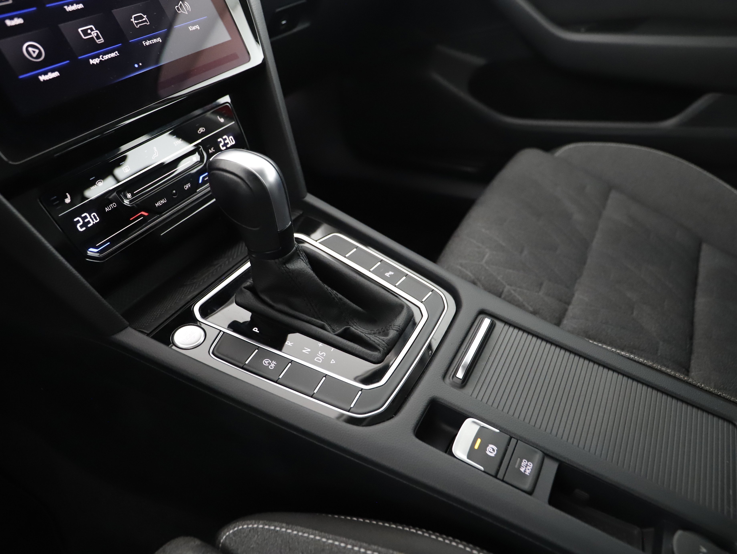 VW Passat Variant 2.0 TDI BMT Business | Bild 24 von 30