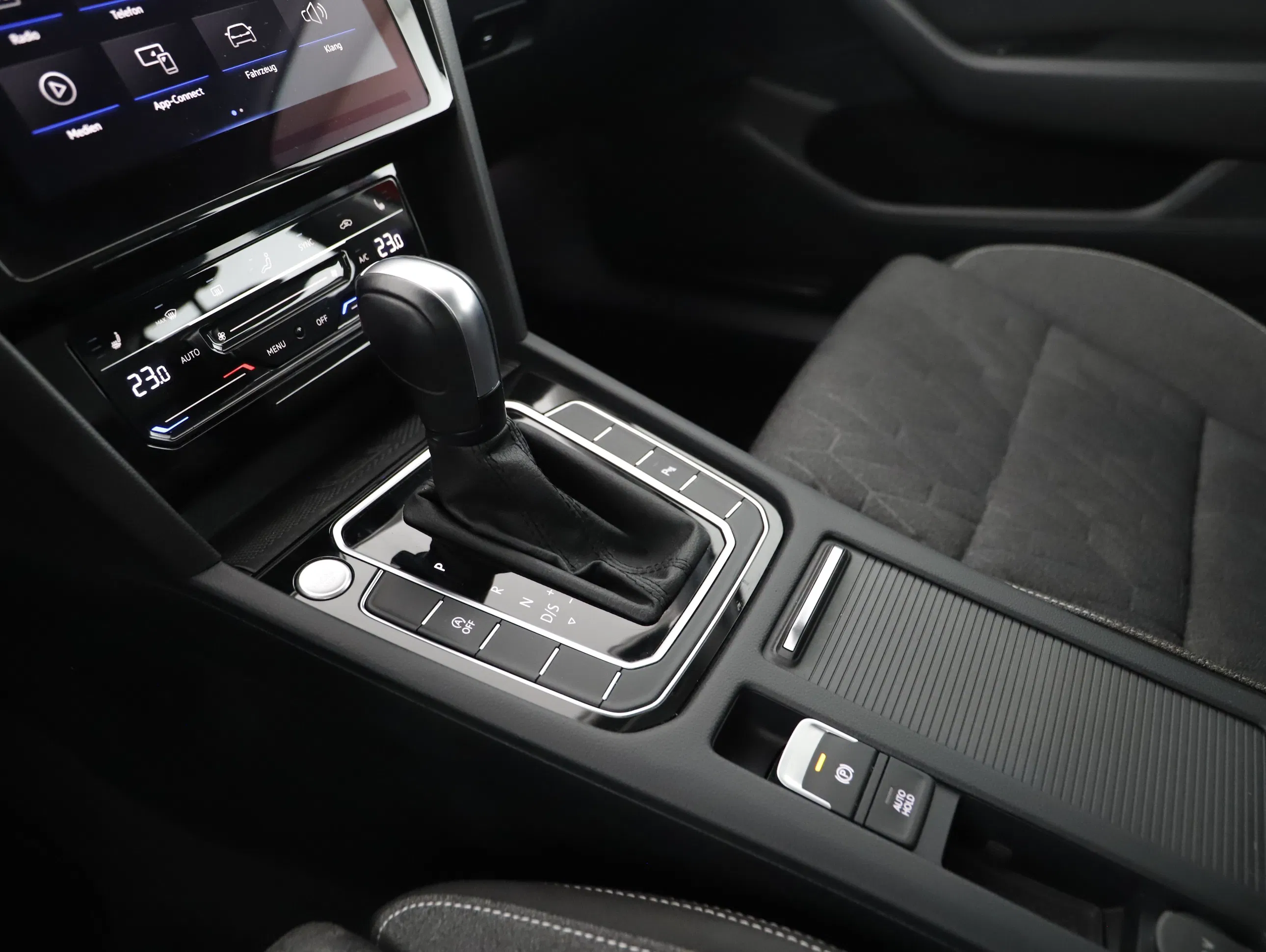 VW Passat Variant 2.0 TDI BMT Business | Bild 24 von 30