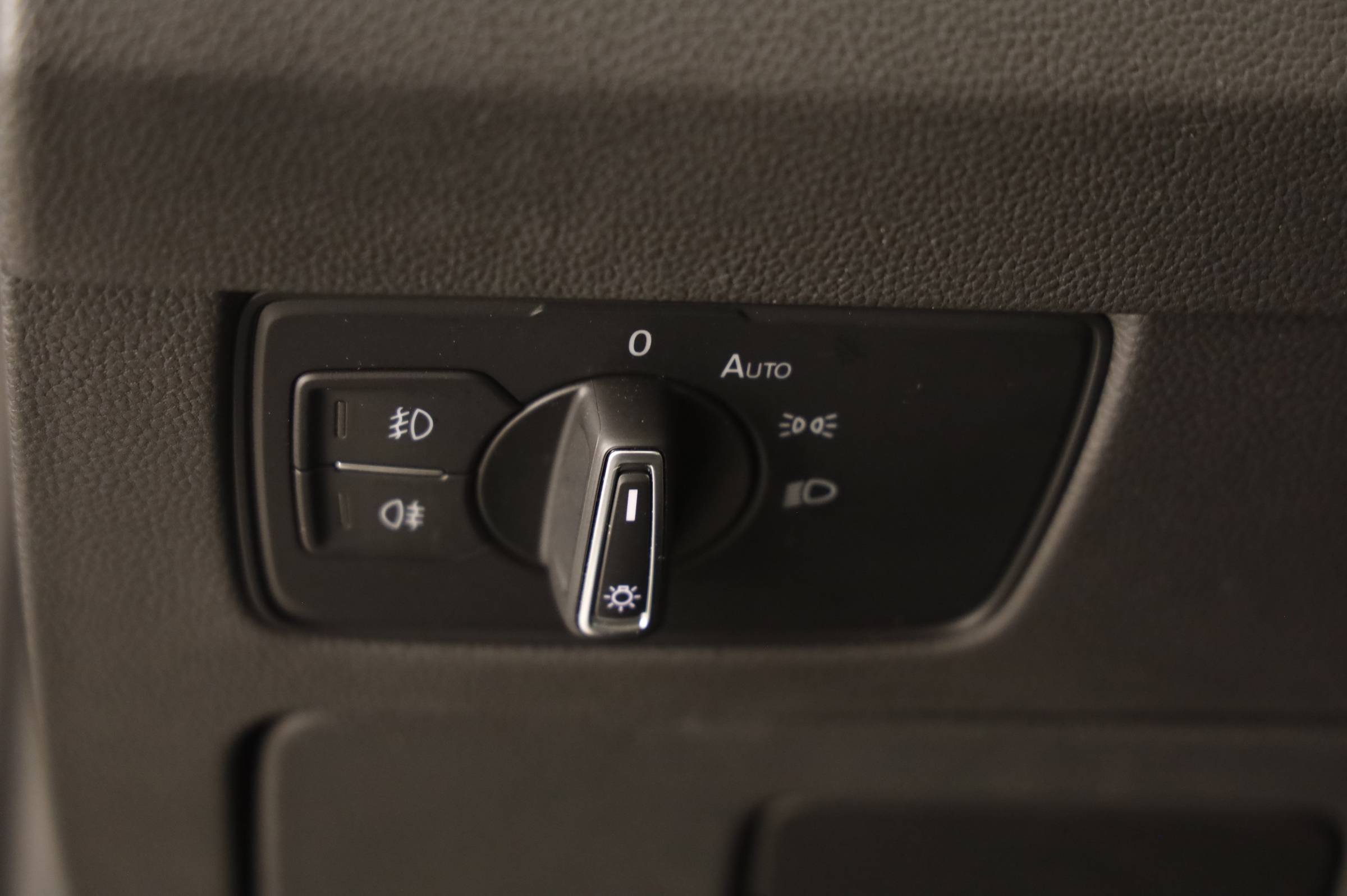 VW Passat Variant 2.0 TDI BMT Elegance | Bild 13 von 22