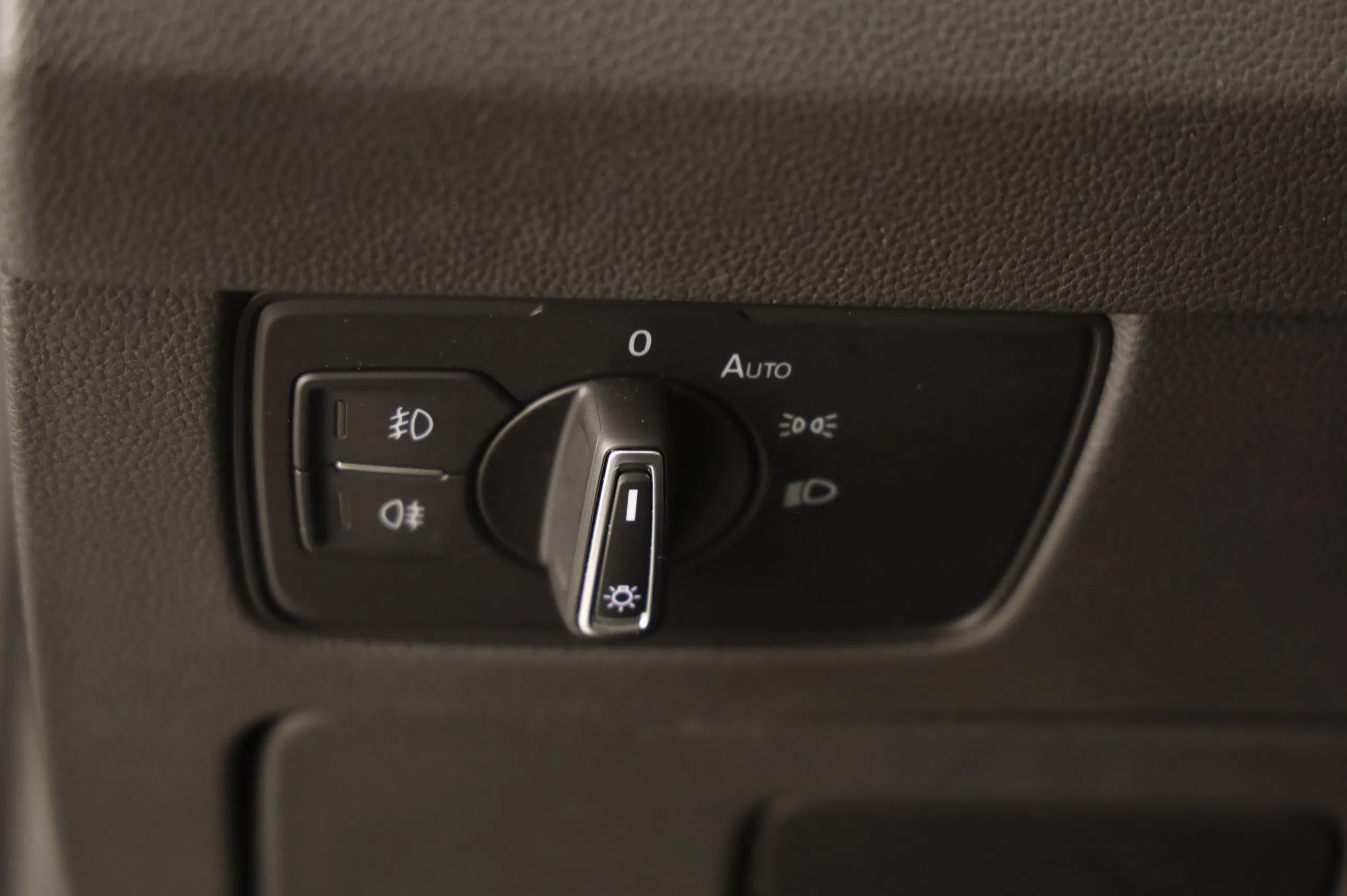 VW Passat Variant 2.0 TDI BMT Elegance | Bild 13 von 22