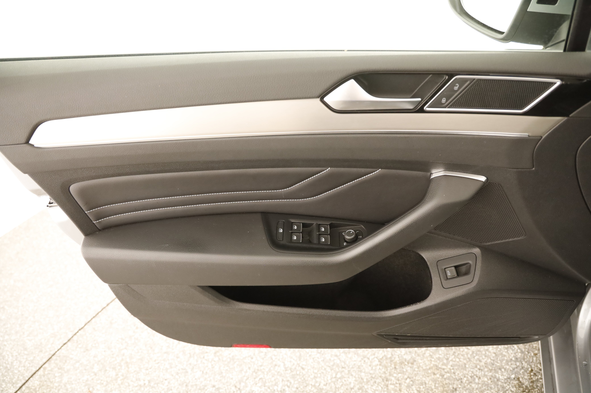 VW Passat Variant 2.0 TDI BMT Elegance | Bild 14 von 22