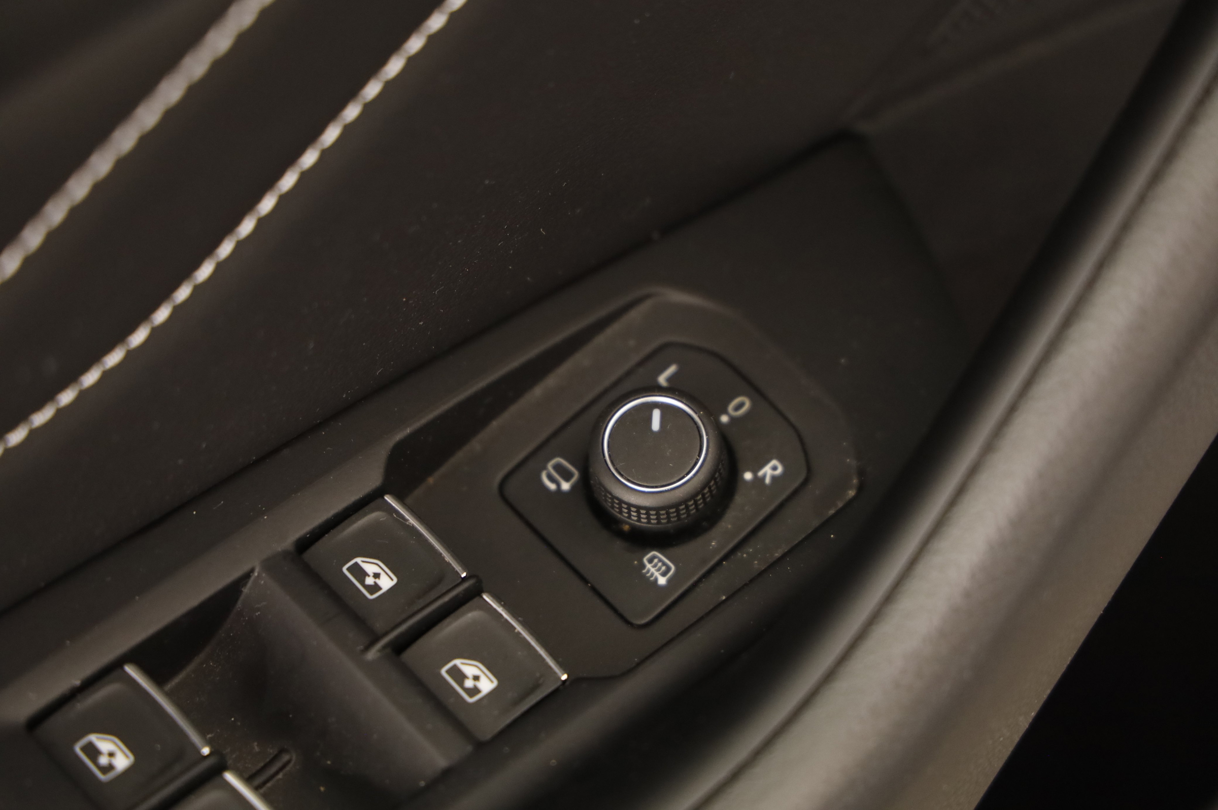 VW Passat Variant 2.0 TDI BMT Elegance | Bild 15 von 22