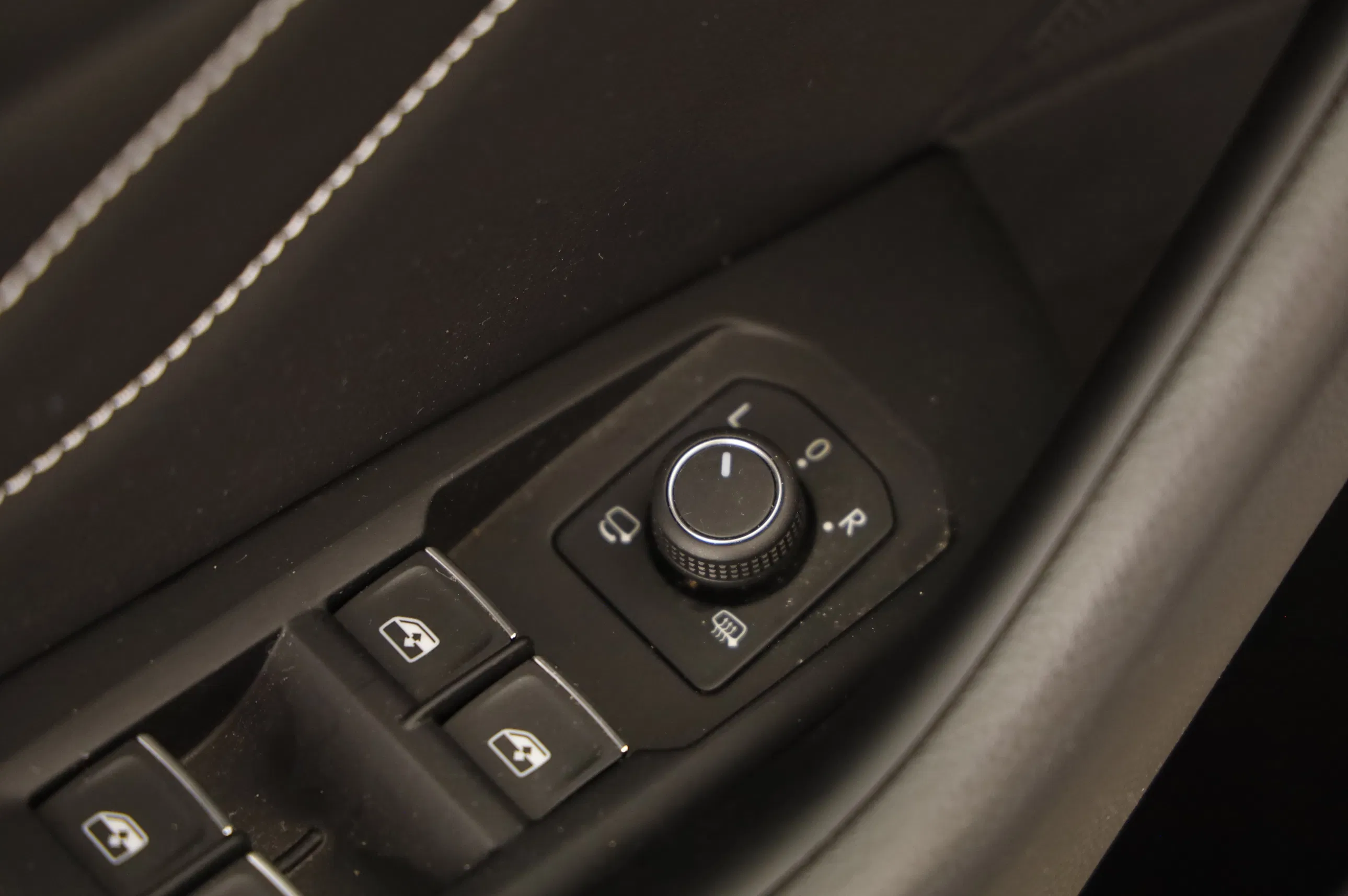 VW Passat Variant 2.0 TDI BMT Elegance | Bild 15 von 22