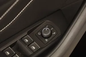 VW Passat Variant 2.0 TDI BMT Elegance | Thumbnail 15 von 22