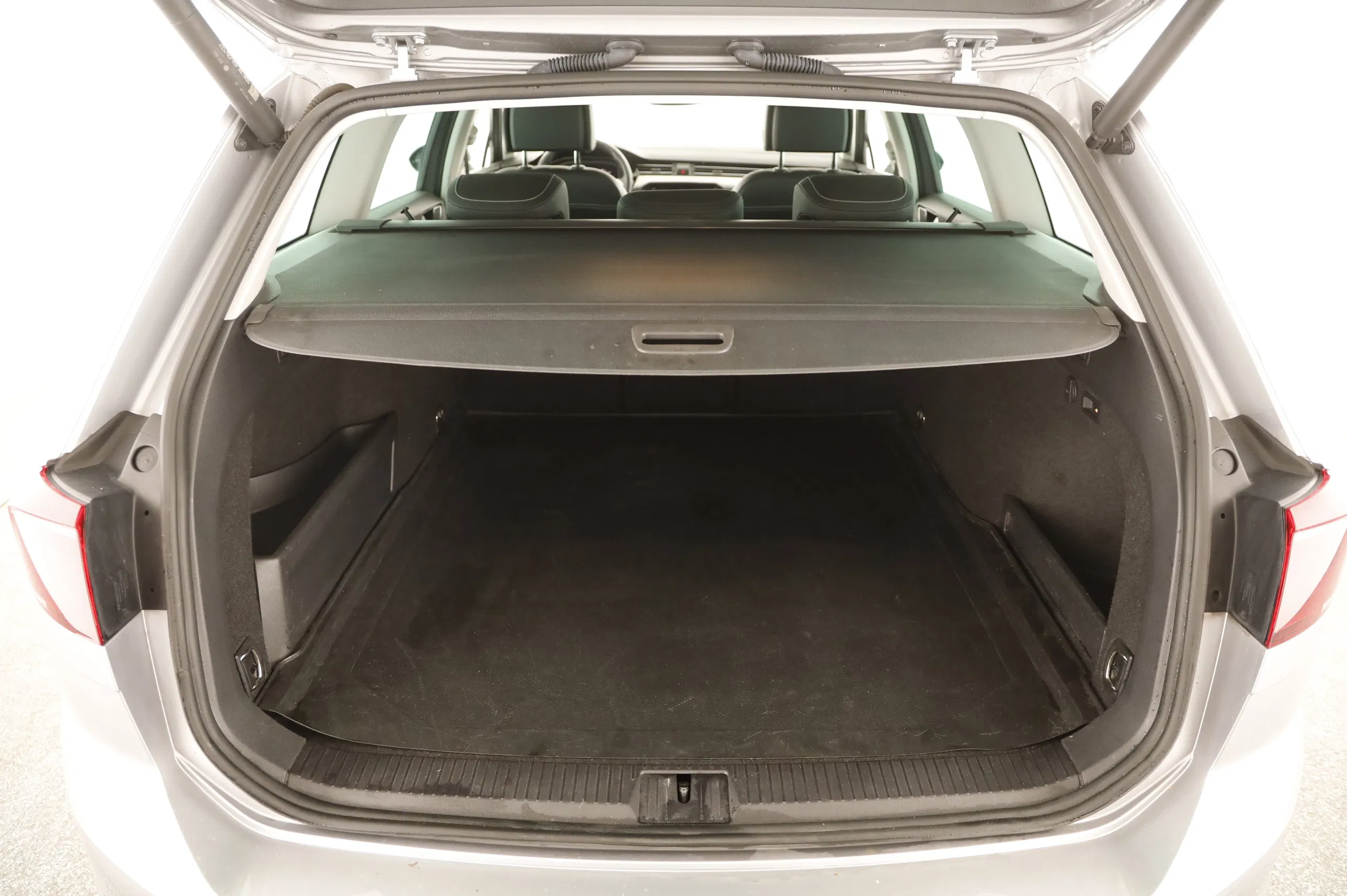 VW Passat Variant 2.0 TDI BMT Elegance | Bild 16 von 22
