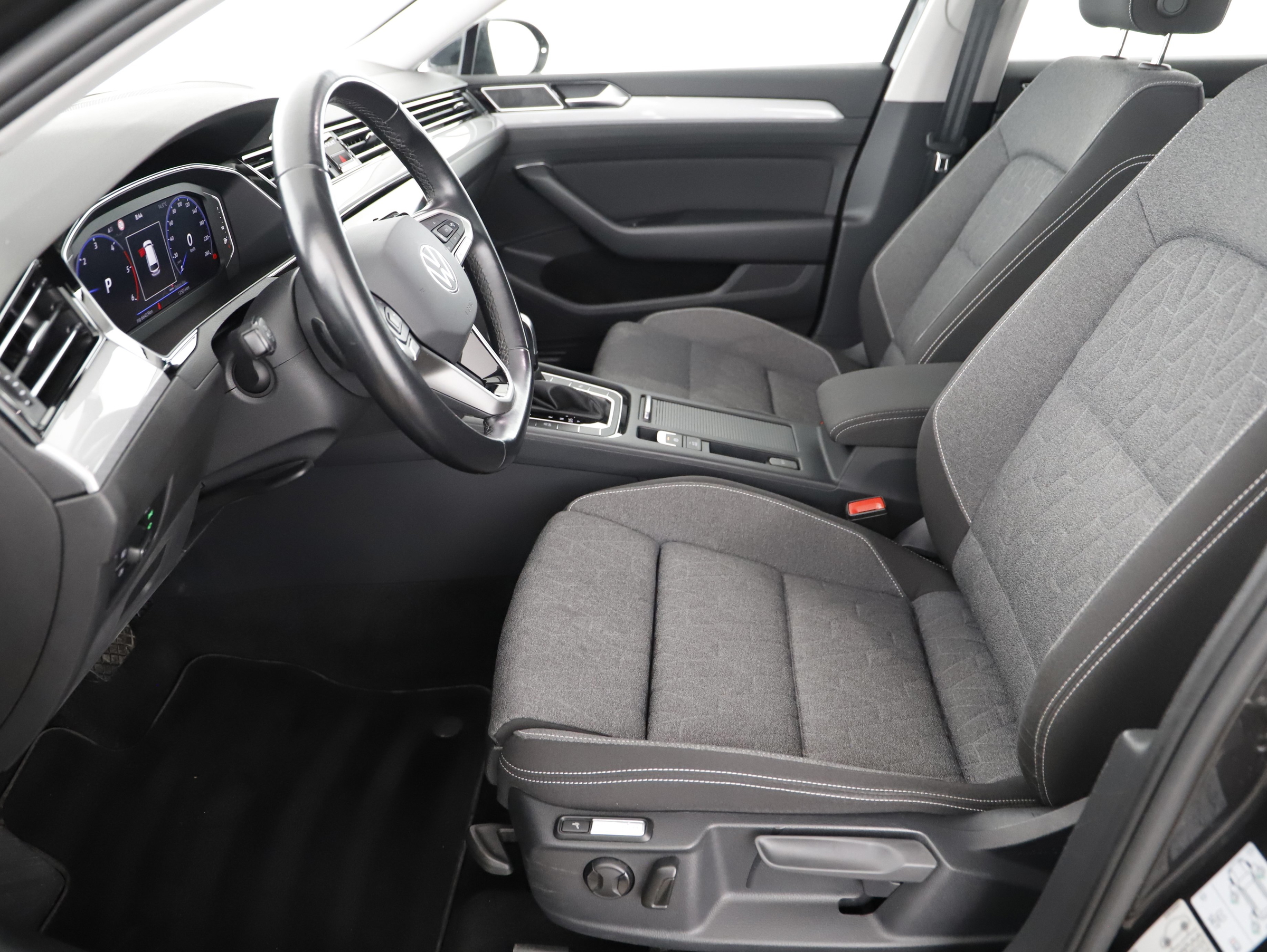 VW Passat Variant 2.0 TDI BMT Business | Bild 11 von 31