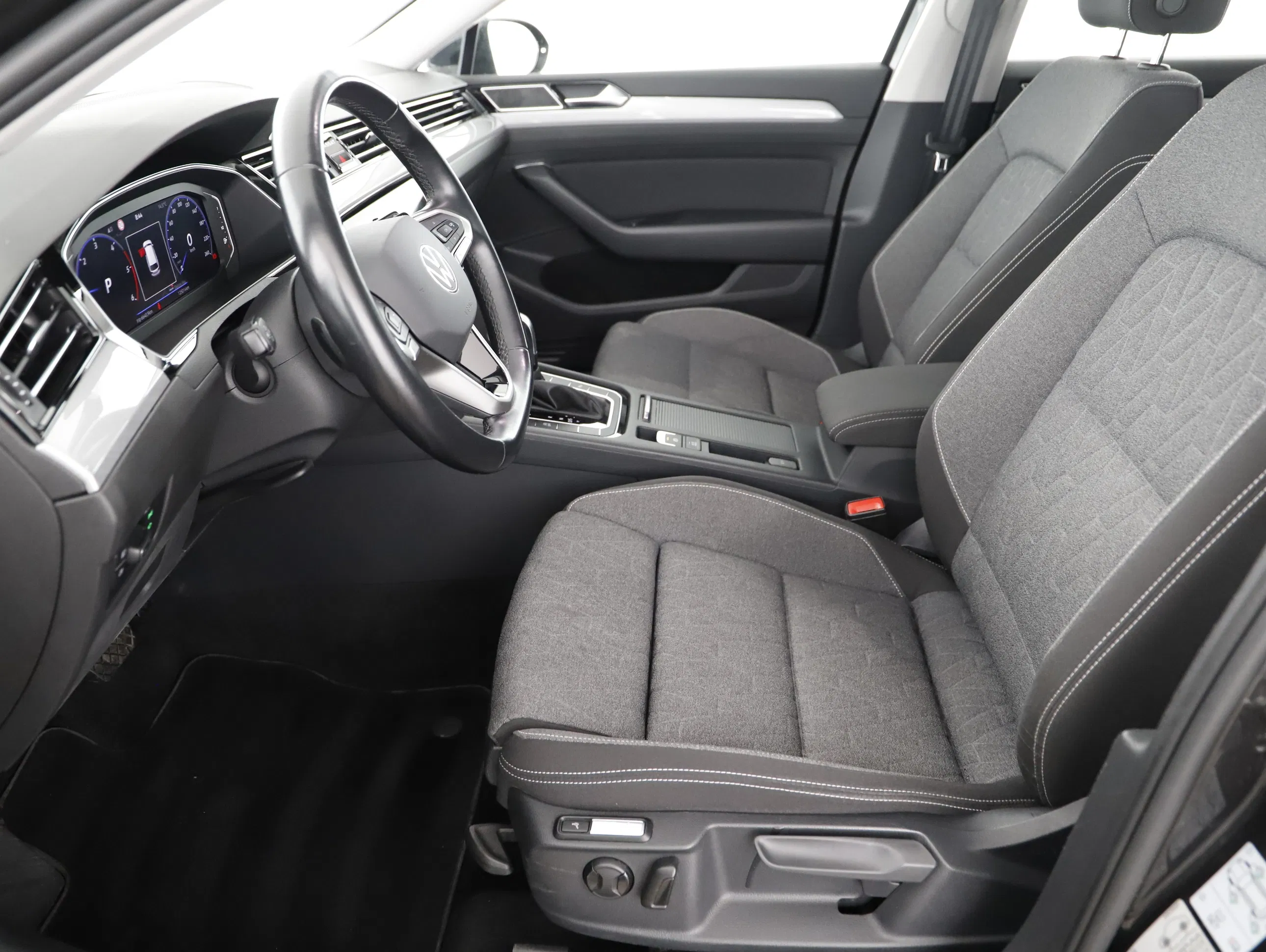 VW Passat Variant 2.0 TDI BMT Business | Bild 11 von 31