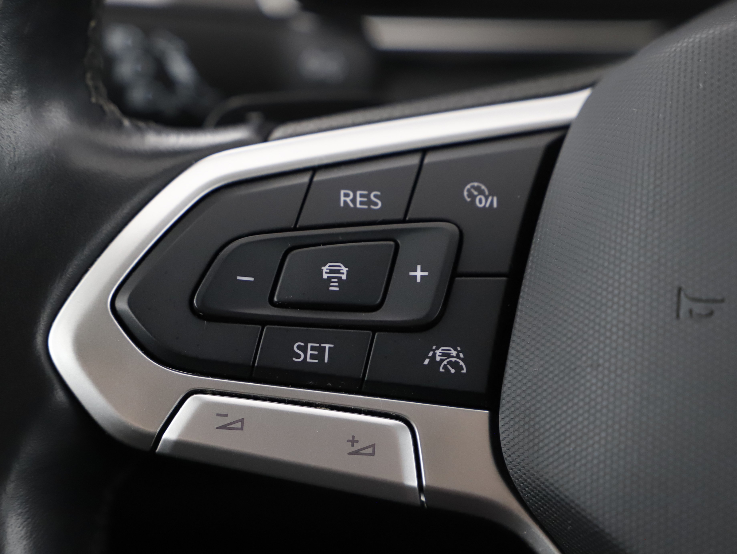 VW Passat Variant 2.0 TDI BMT Business | Bild 14 von 31