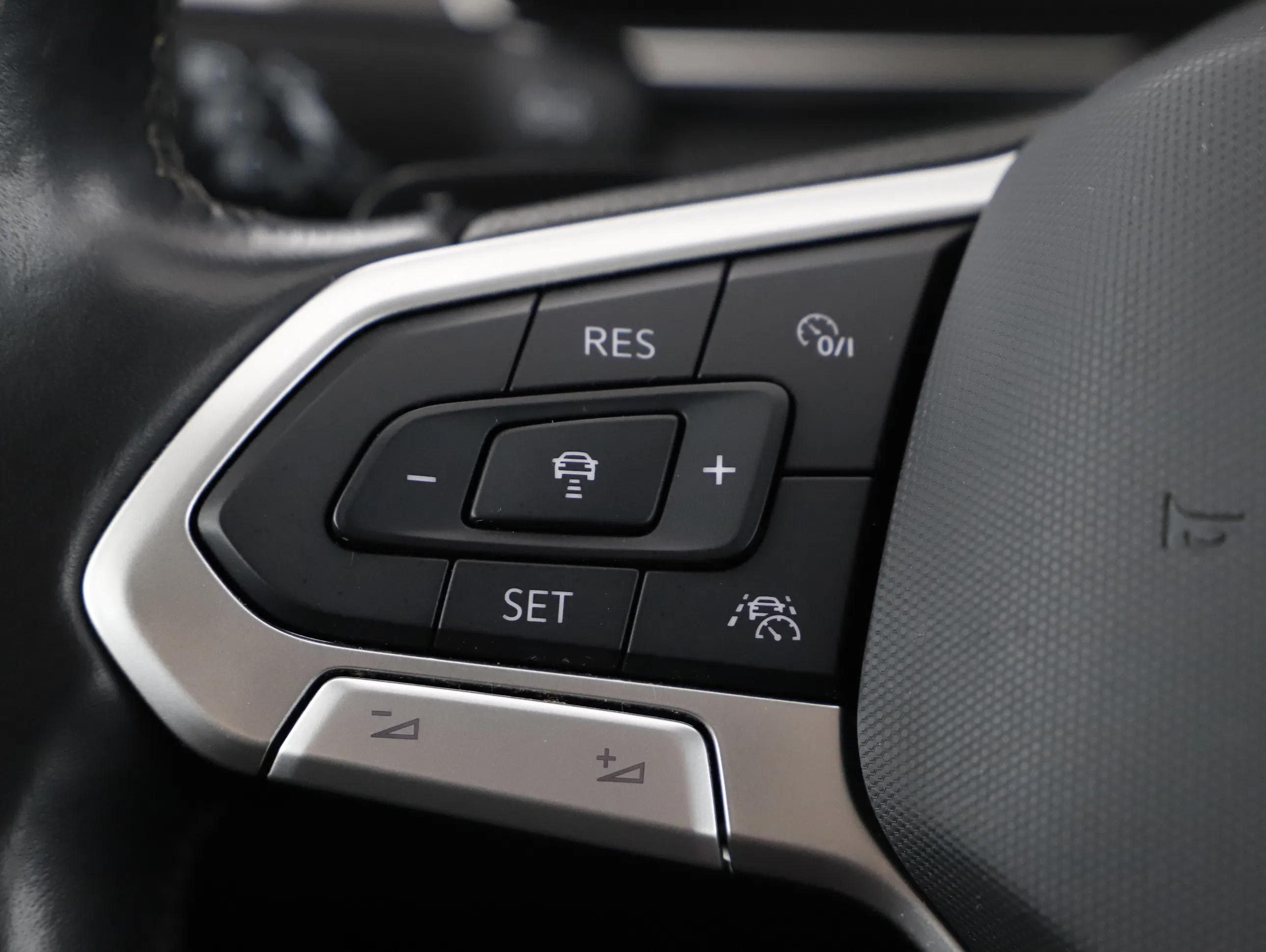 VW Passat Variant 2.0 TDI BMT Business | Bild 14 von 31