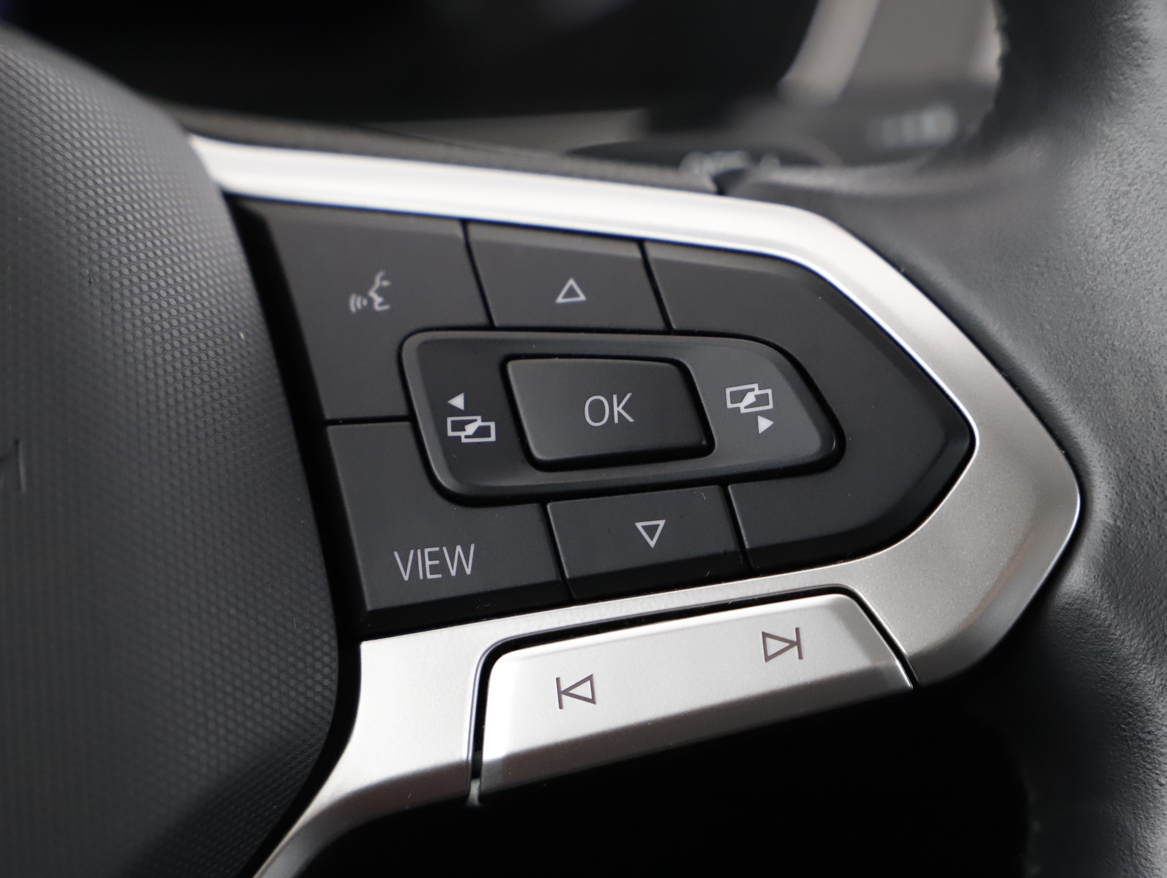 VW Passat Variant 2.0 TDI BMT Business | Bild 15 von 31