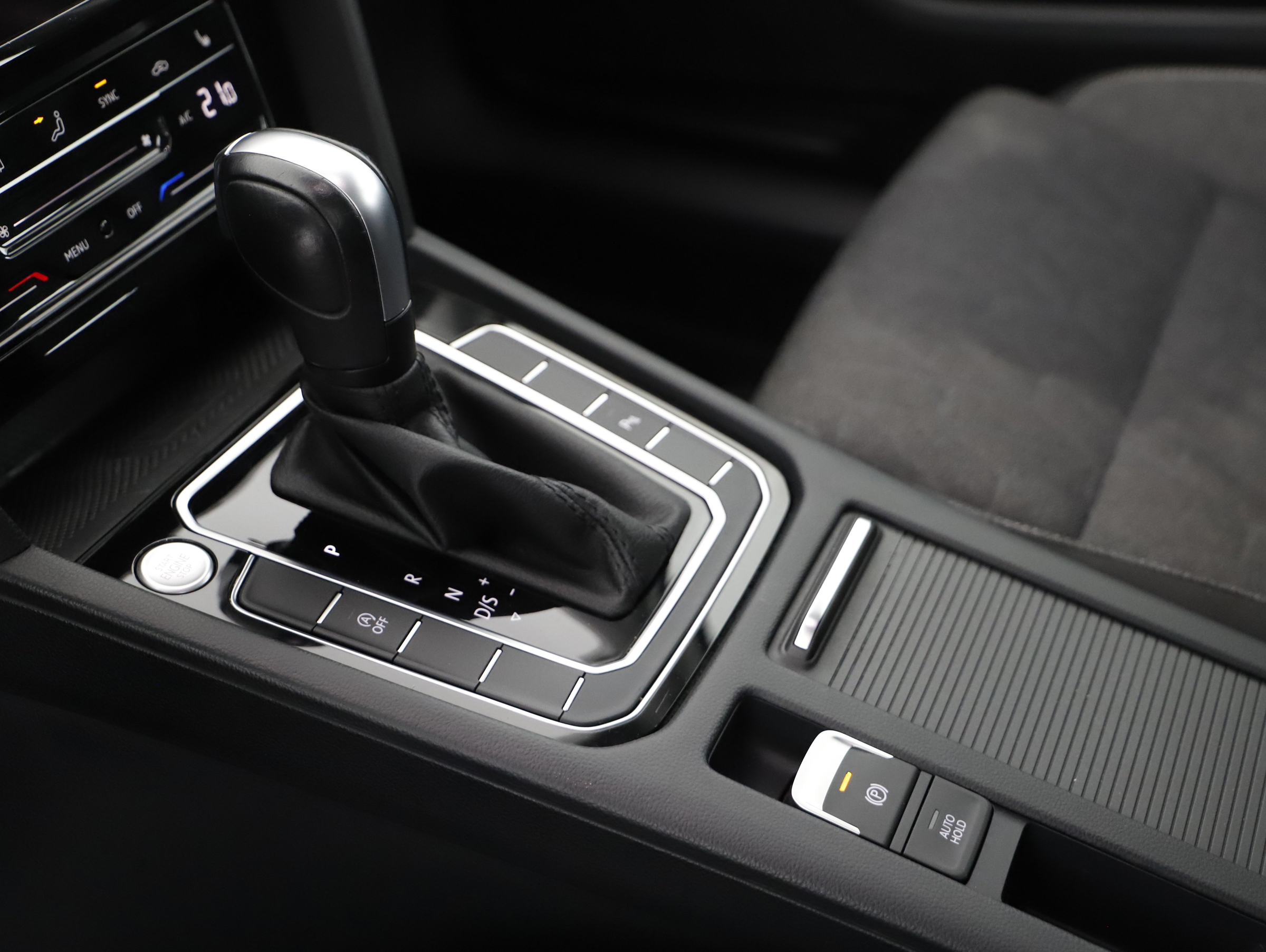 VW Passat Variant 2.0 TDI BMT Business | Bild 24 von 31