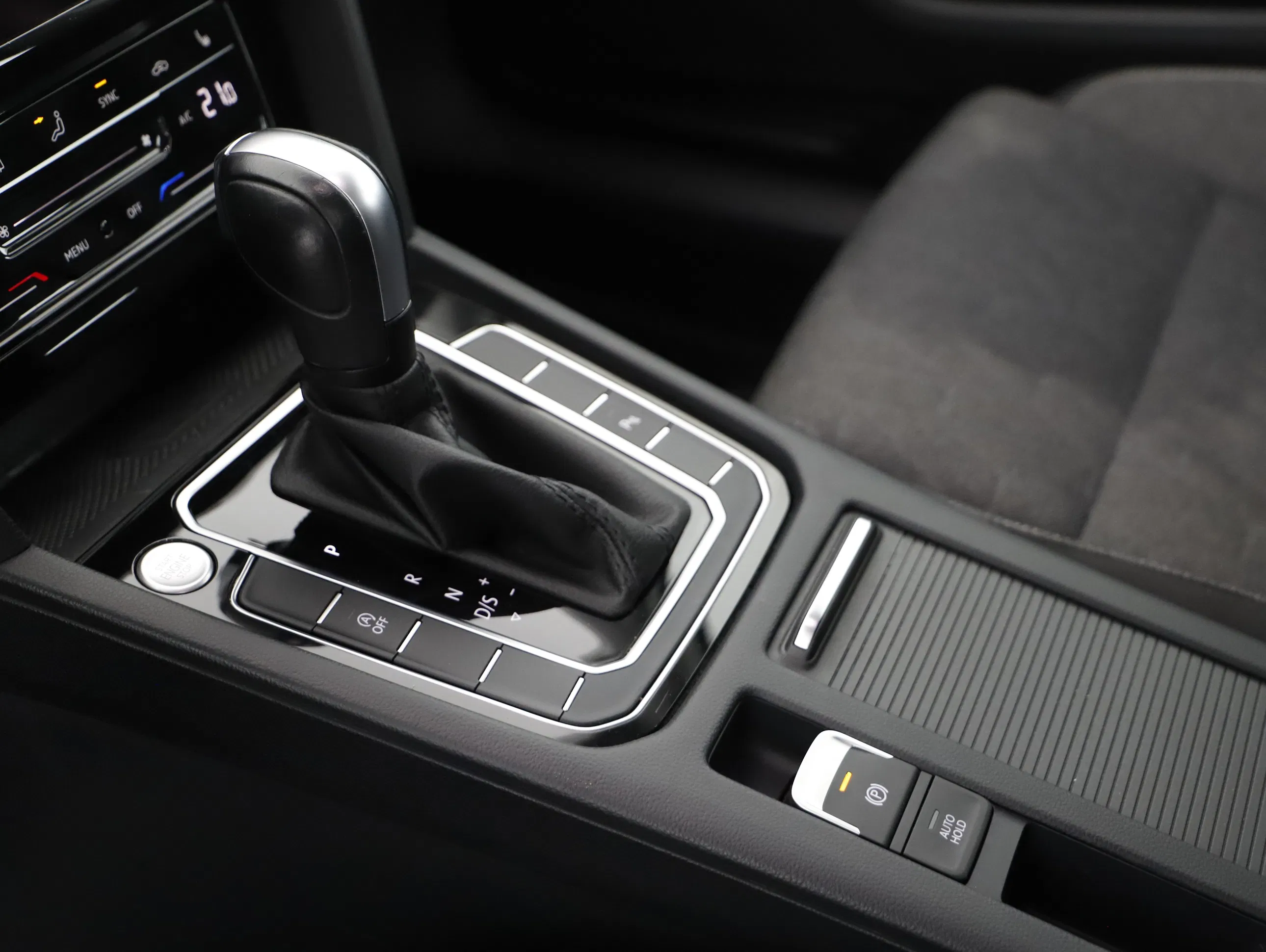 VW Passat Variant 2.0 TDI BMT Business | Bild 24 von 31