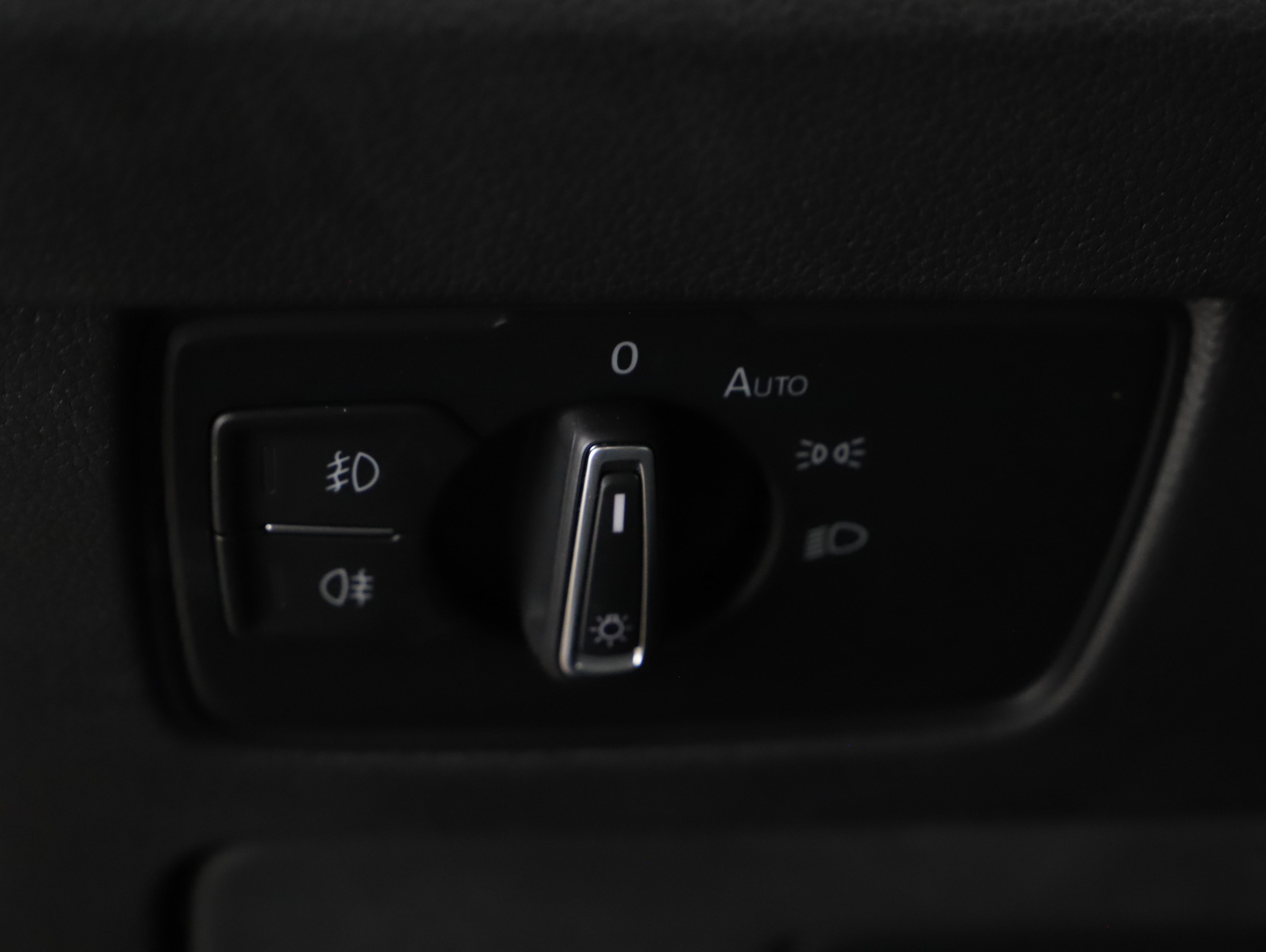 VW Passat Variant 2.0 TDI BMT Business | Bild 26 von 31