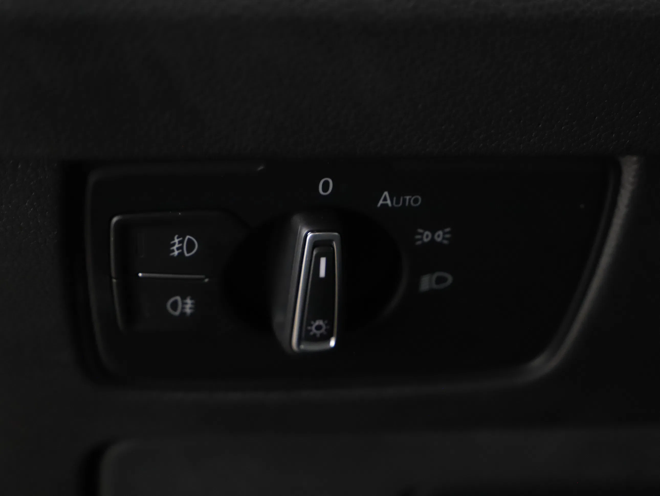 VW Passat Variant 2.0 TDI BMT Business | Bild 26 von 31