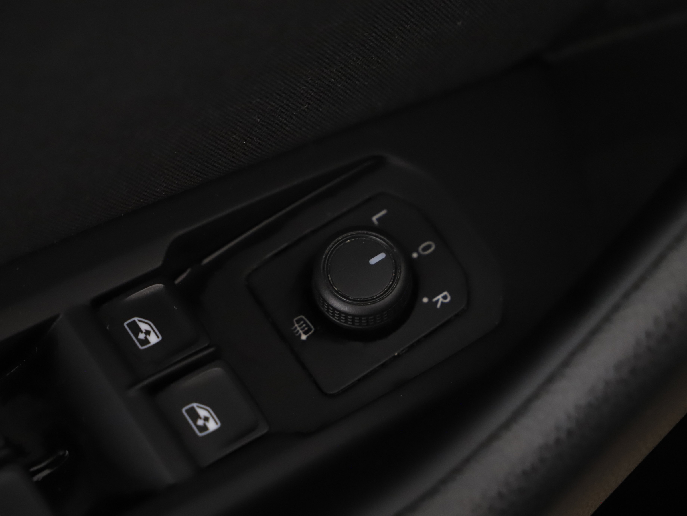 VW Passat Variant 2.0 TDI BMT Business | Bild 27 von 31