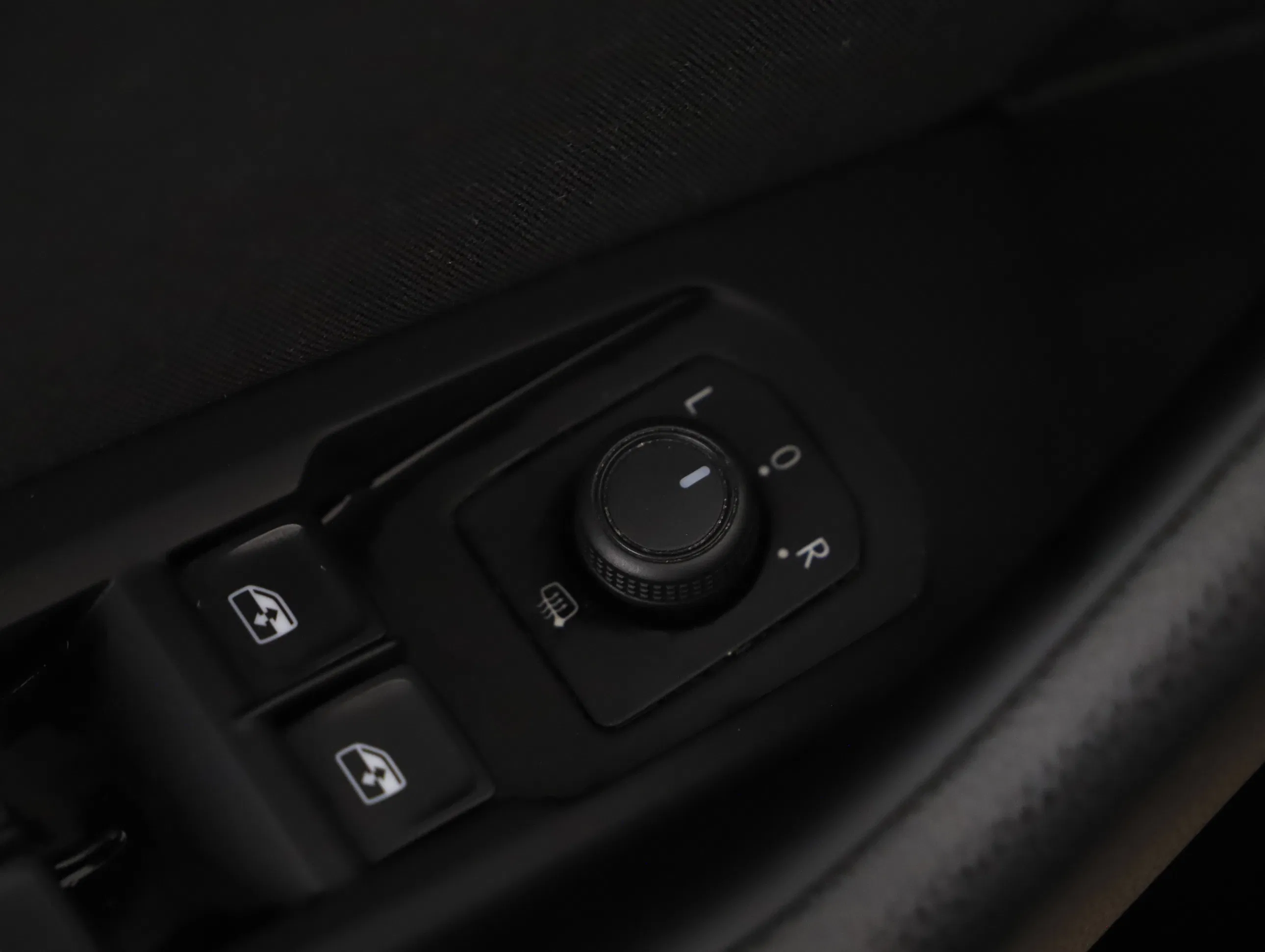 VW Passat Variant 2.0 TDI BMT Business | Bild 27 von 31