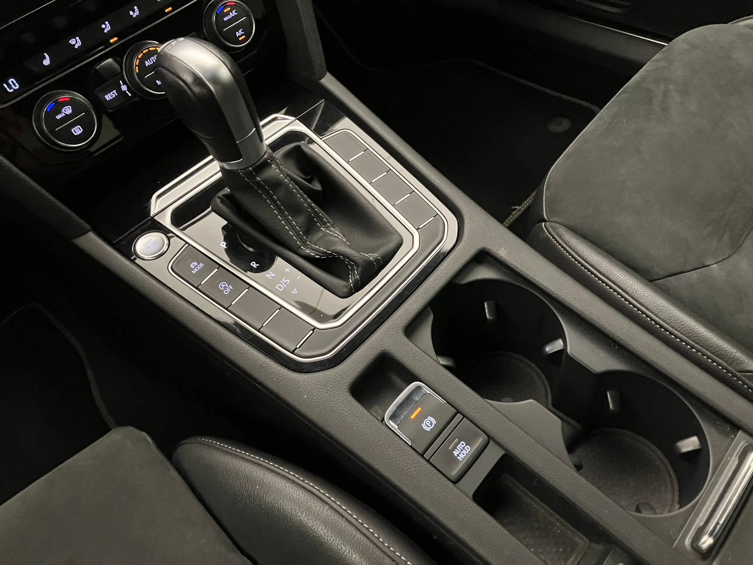 VW Arteon 1.5 TSI ACT R-Line | Bild 28 von 30