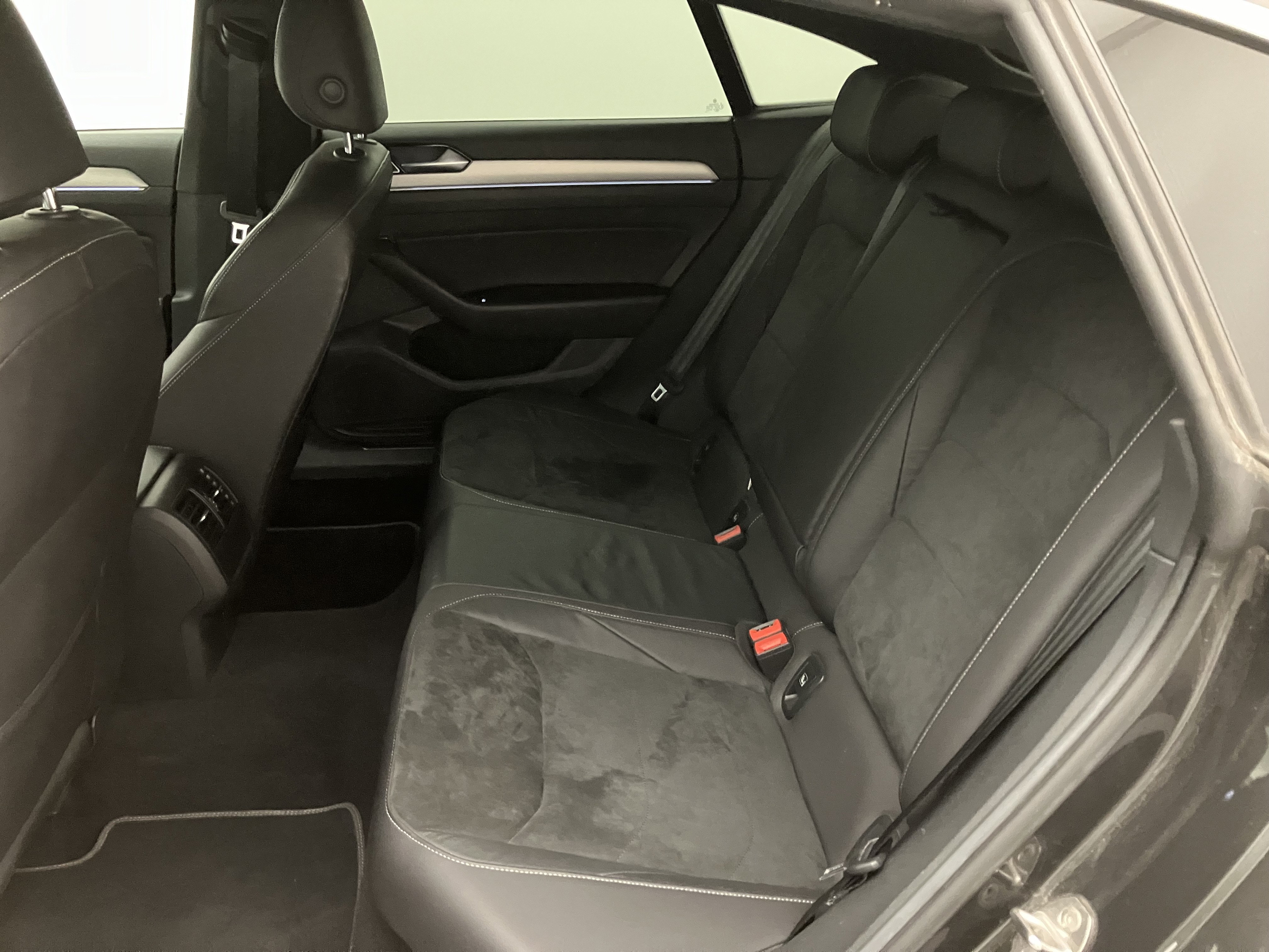 VW Arteon 1.5 TSI ACT R-Line | Bild 29 von 30