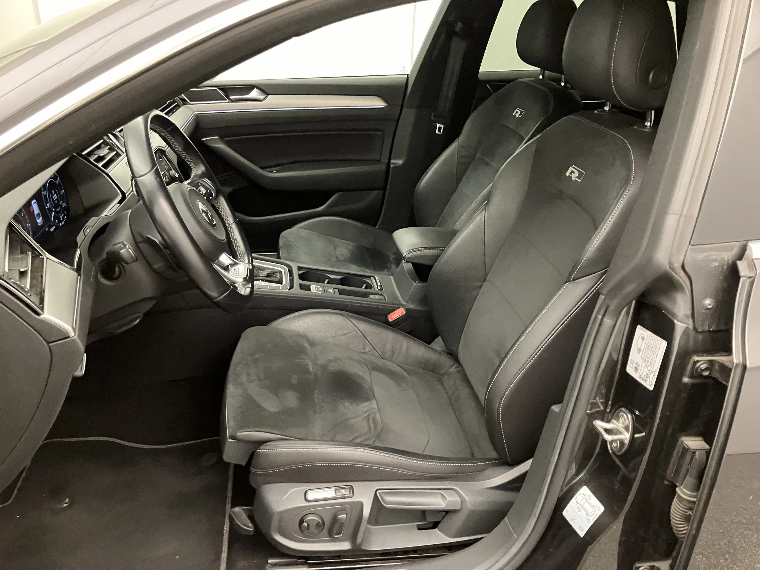 VW Arteon 1.5 TSI ACT R-Line | Bild 11 von 30