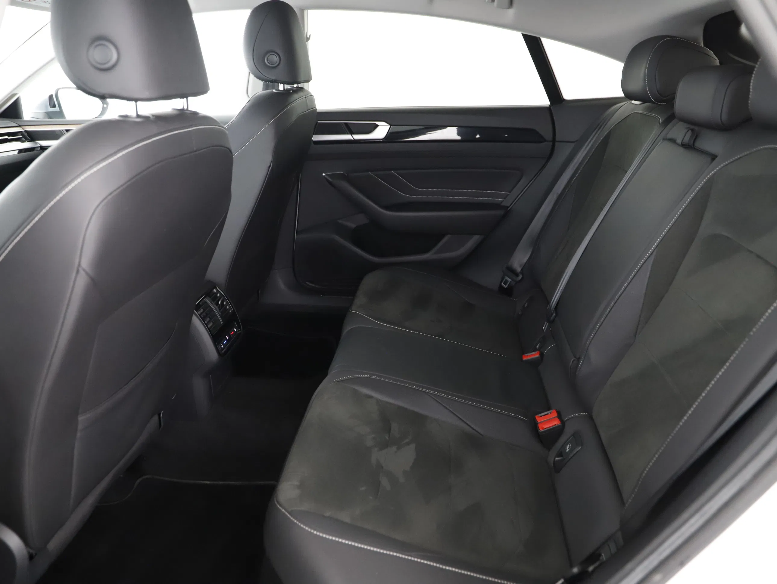 VW Arteon 2.0 TDI Elegance | Bild 2 von 24