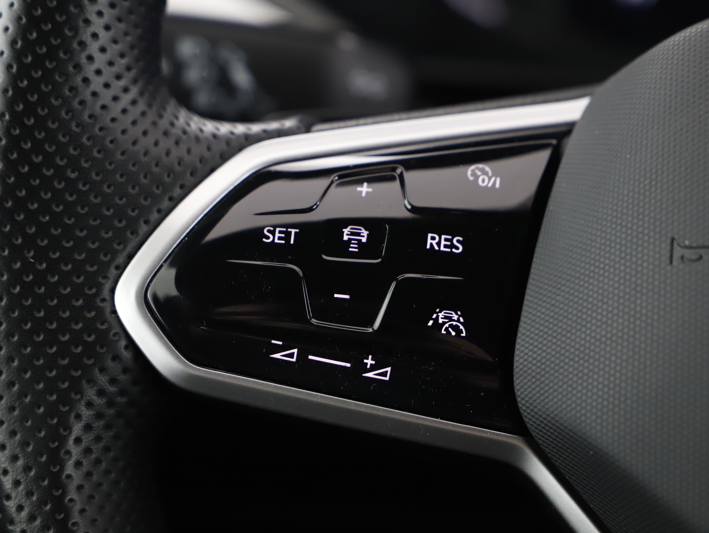 VW Arteon Shooting Brake 2.0 TDI 4Motion R-Line | Bild 15 von 31