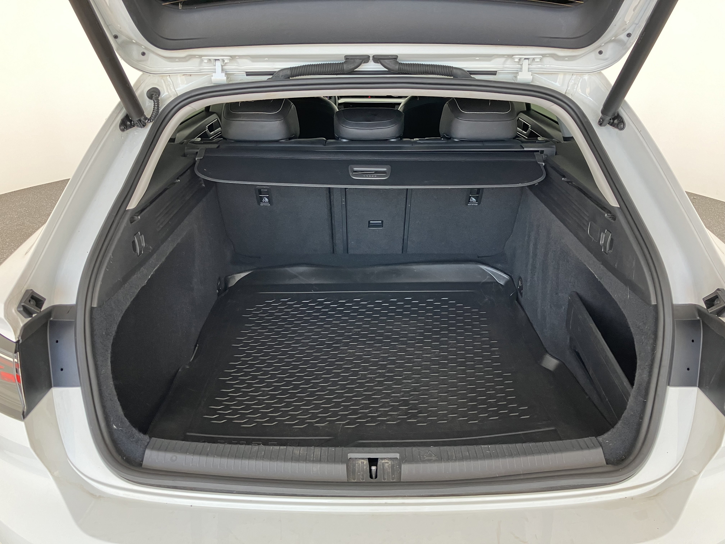 VW Arteon Shooting Brake 2.0 TDI  Elegance | Bild 24 von 26