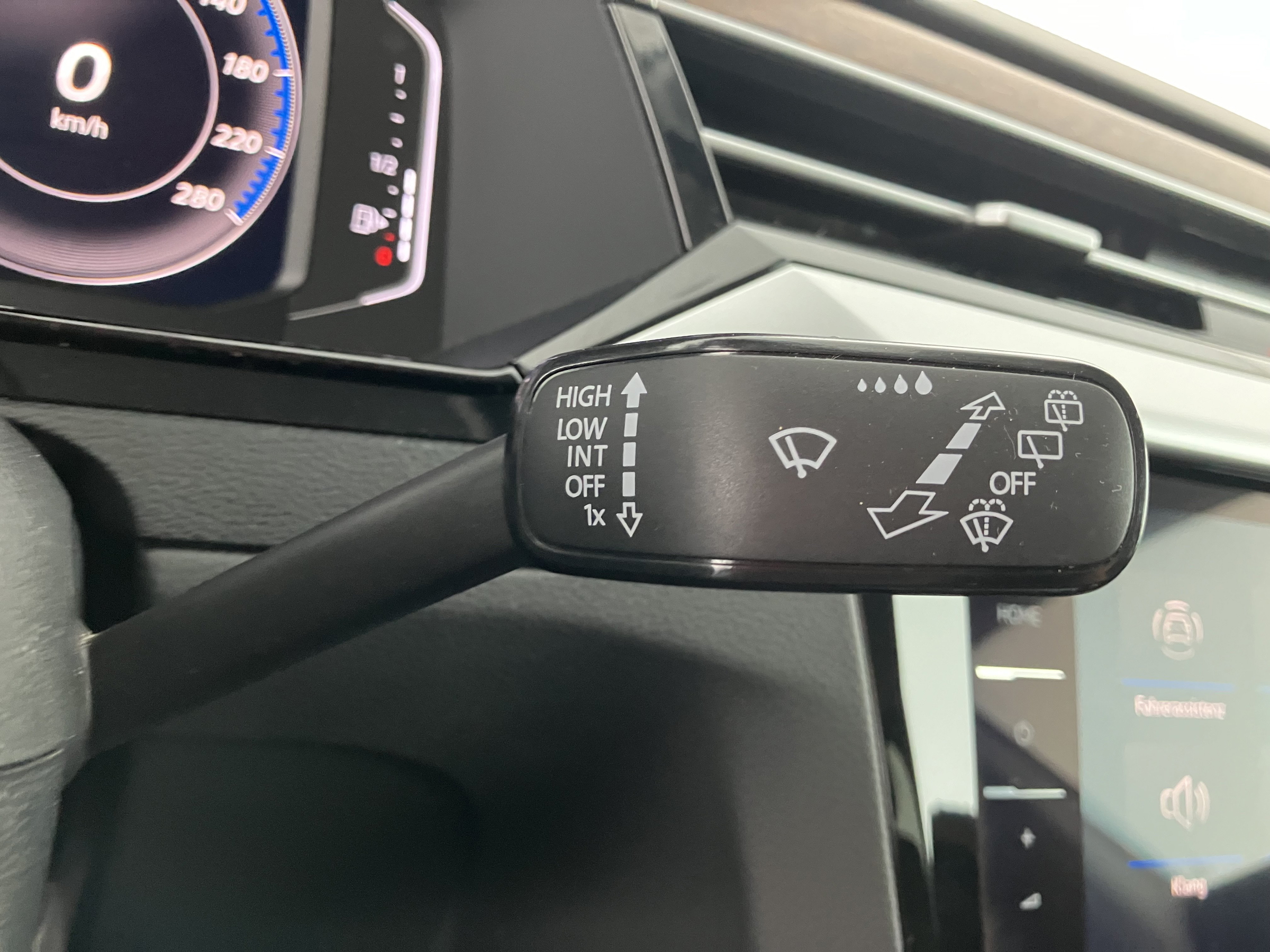 VW Arteon Shooting Brake 2.0 TDI  Elegance | Bild 13 von 26