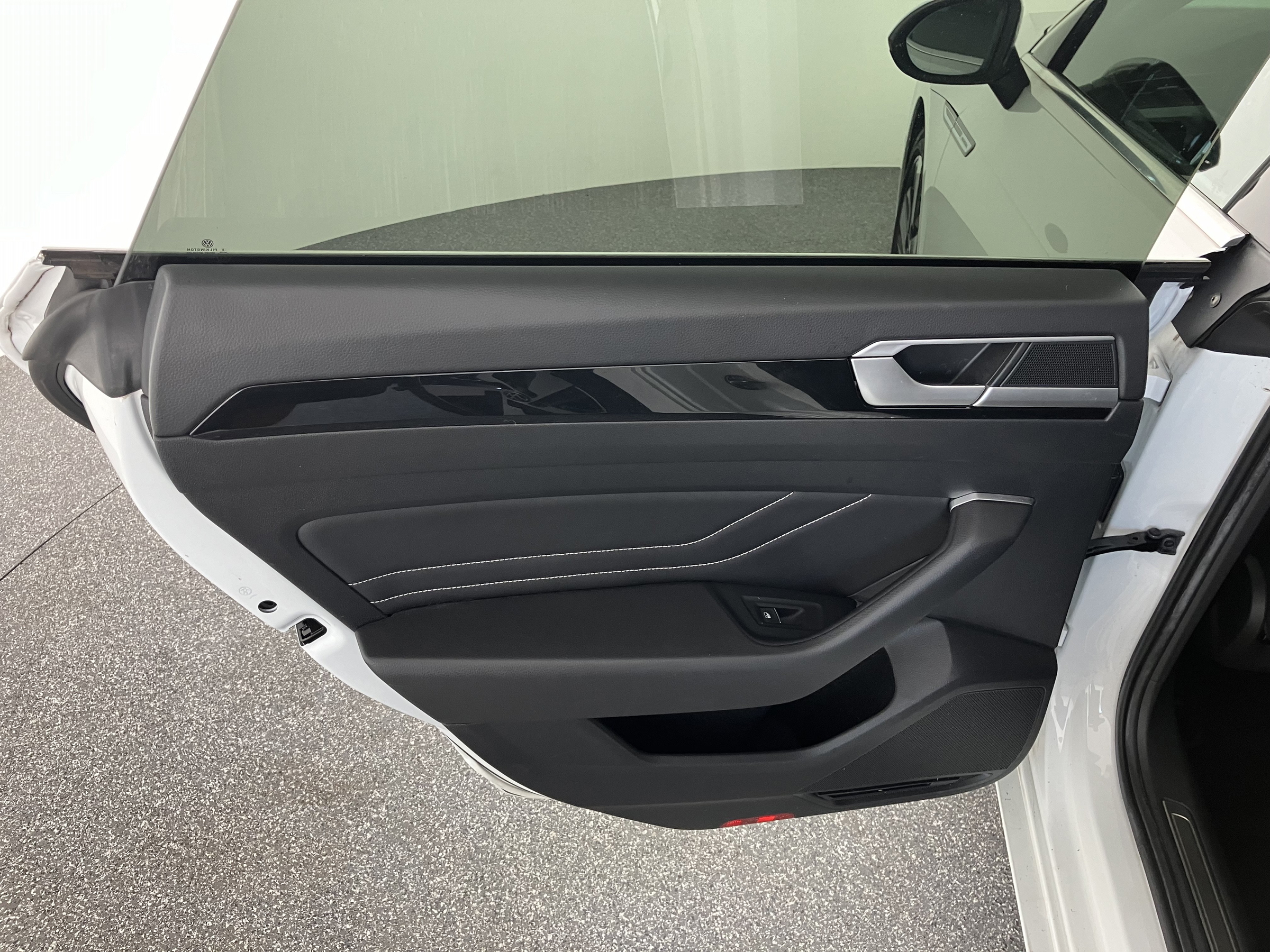 VW Arteon Shooting Brake 2.0 TDI  Elegance | Bild 21 von 26