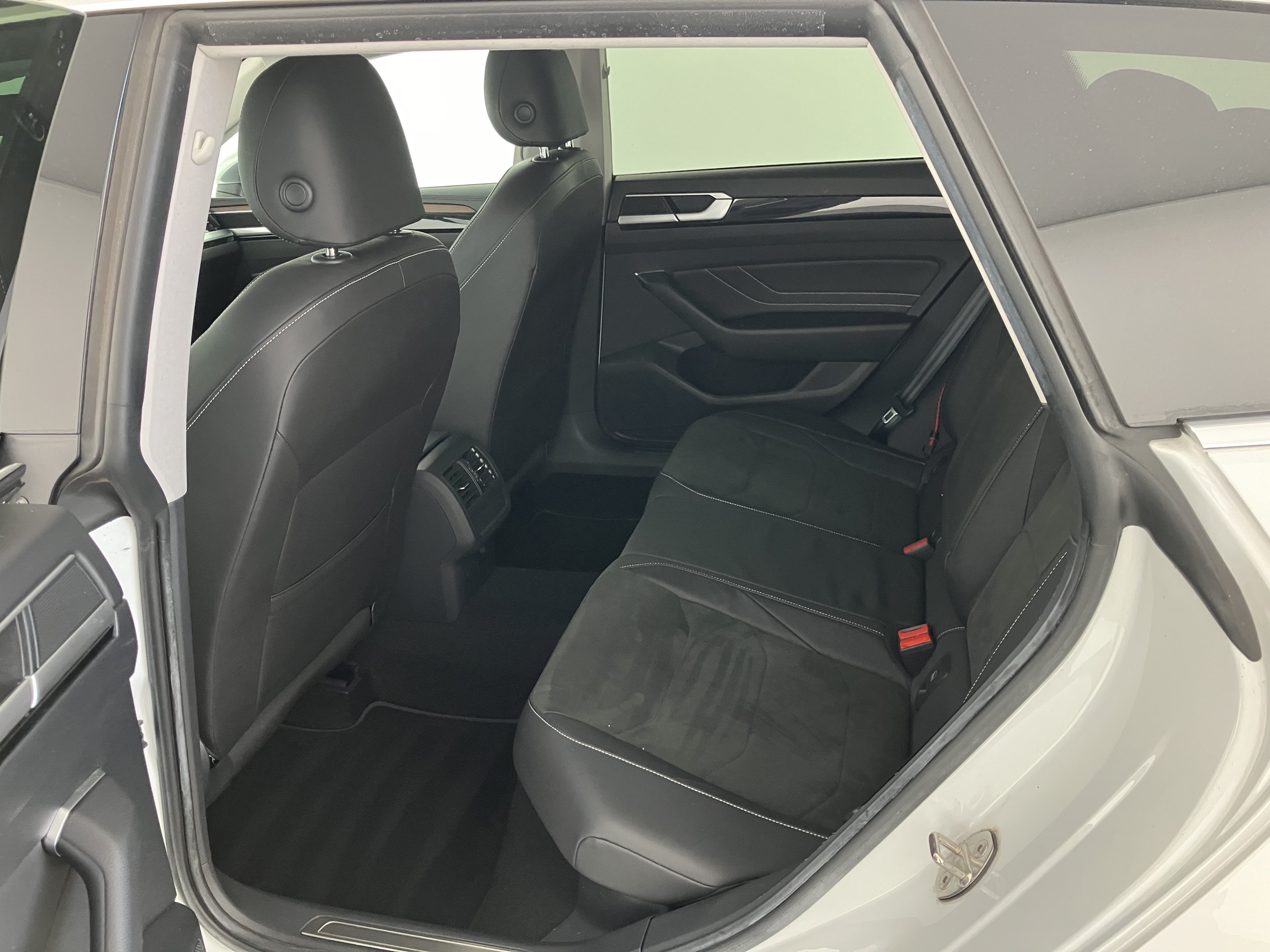 VW Arteon Shooting Brake 2.0 TDI  Elegance | Bild 22 von 26