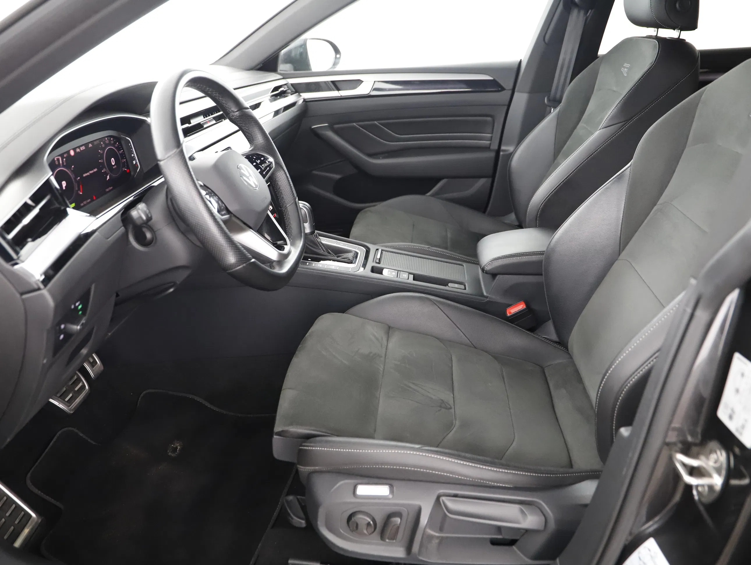 VW Arteon Shooting Brake 1.4 TSI R-Line | Bild 1 von 24